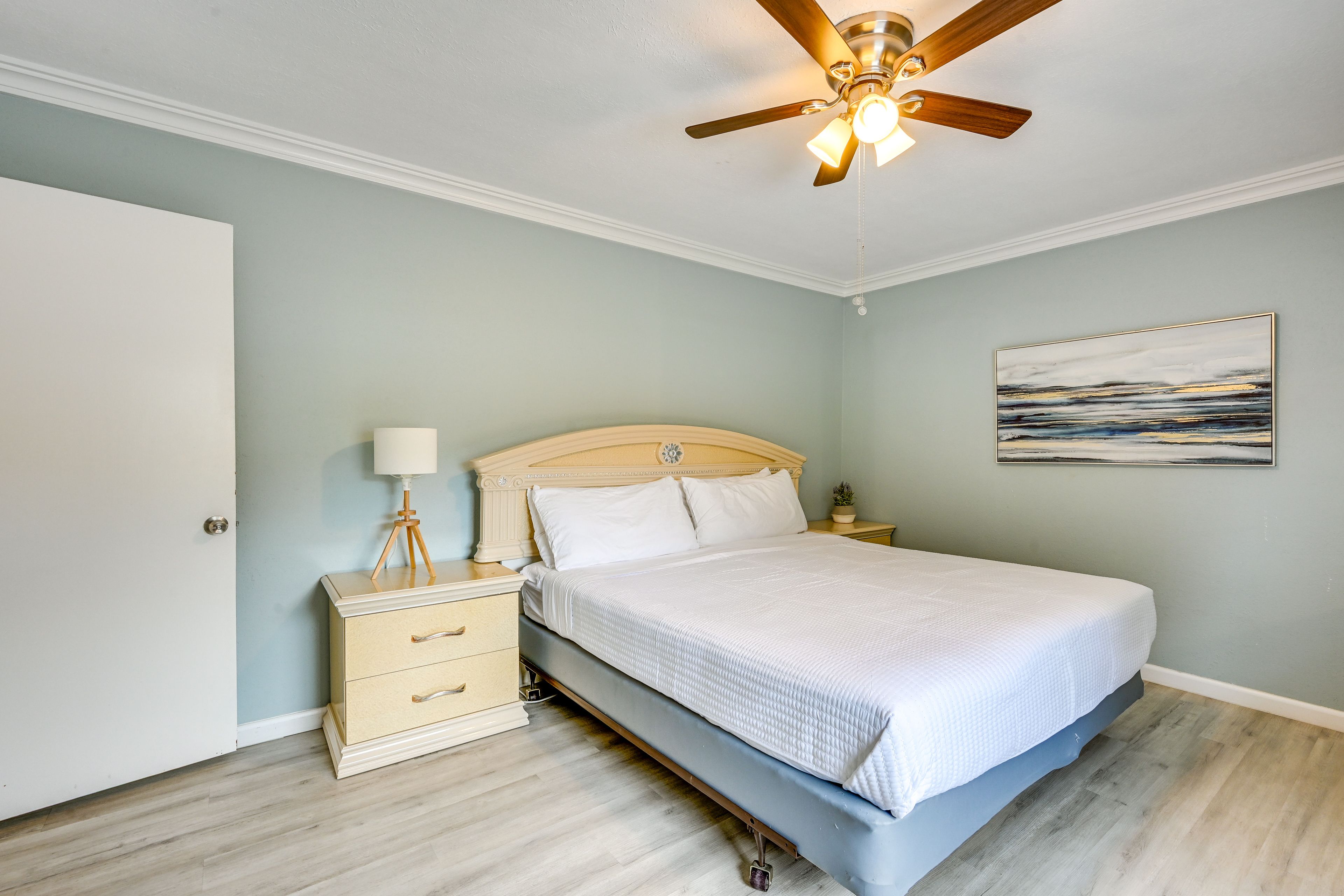 Bedroom 1 | King Bed | Linens