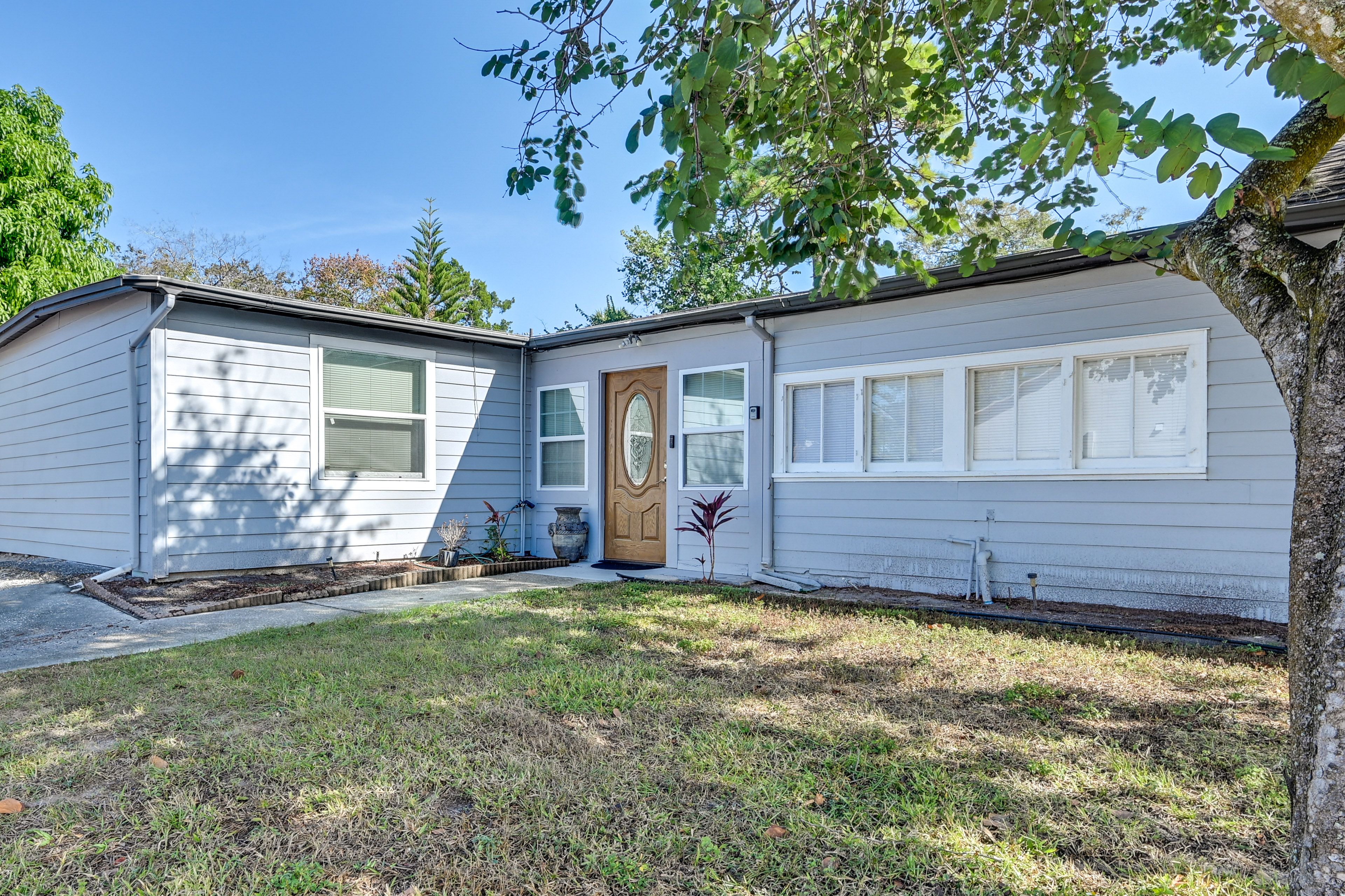 Property Exterior | Driveway (2 Vehicles)