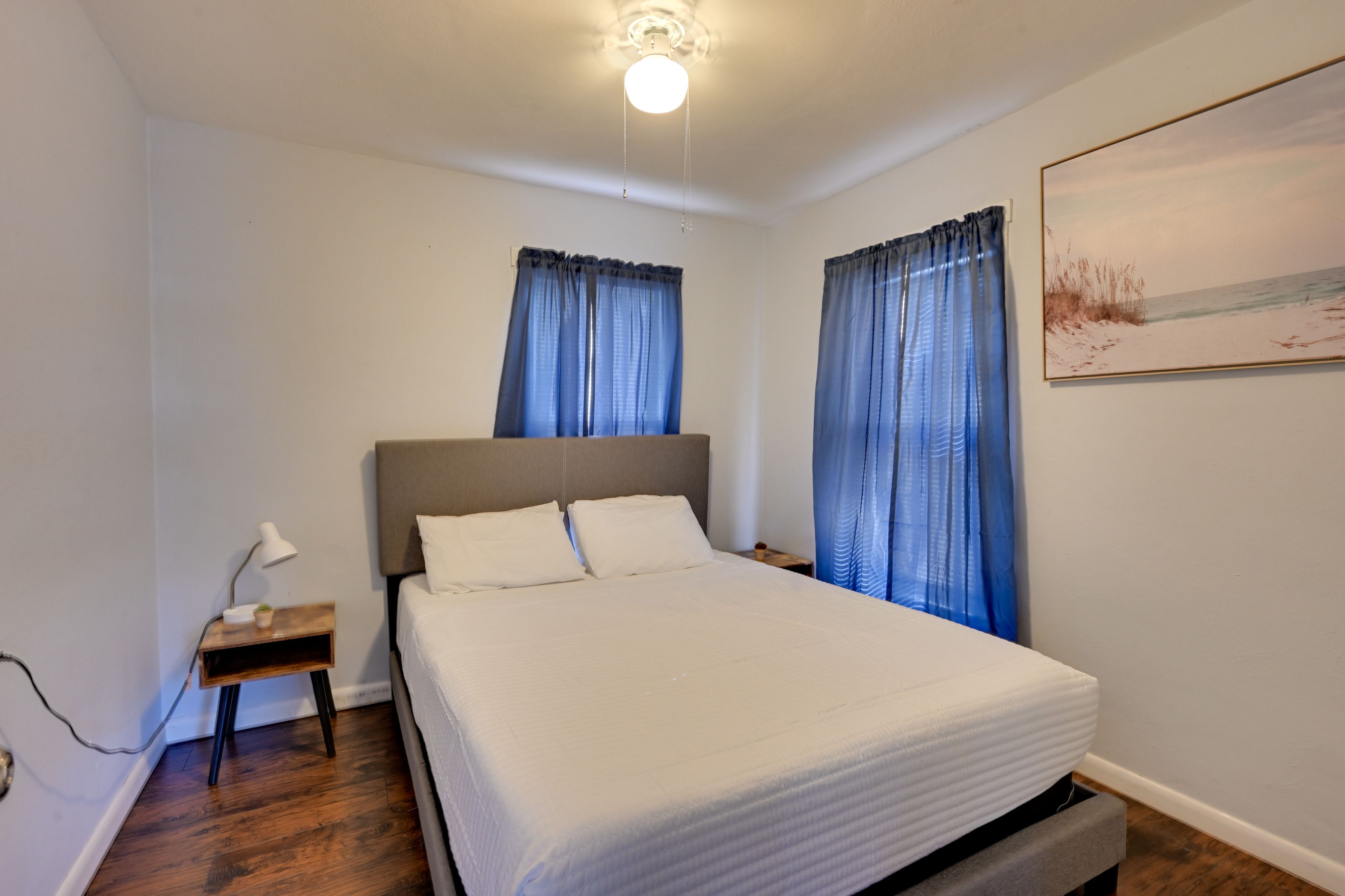 Bedroom 1 | Queen Bed