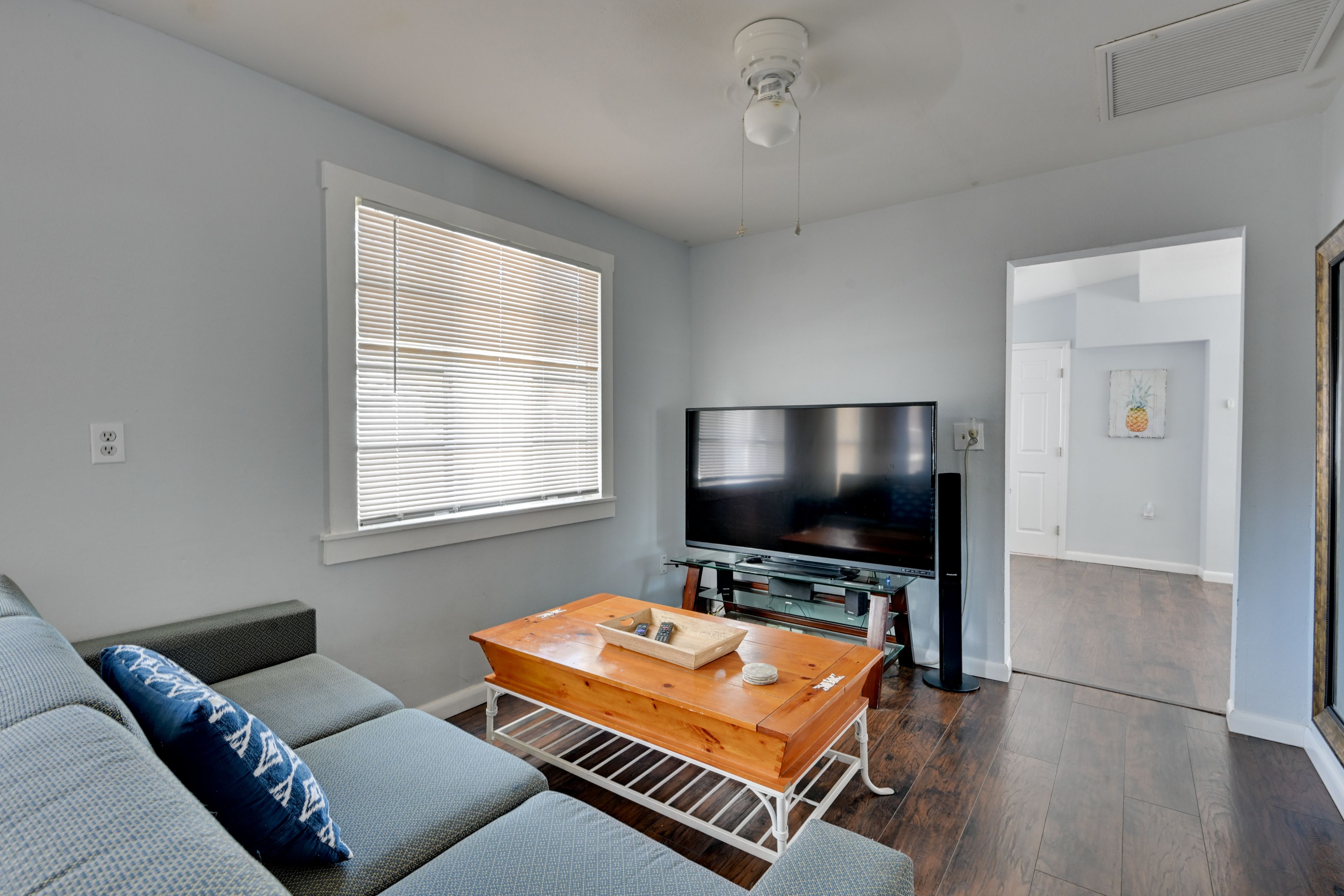 Living Room | Smart TV | Free WiFi | Queen Sleeper Sofa