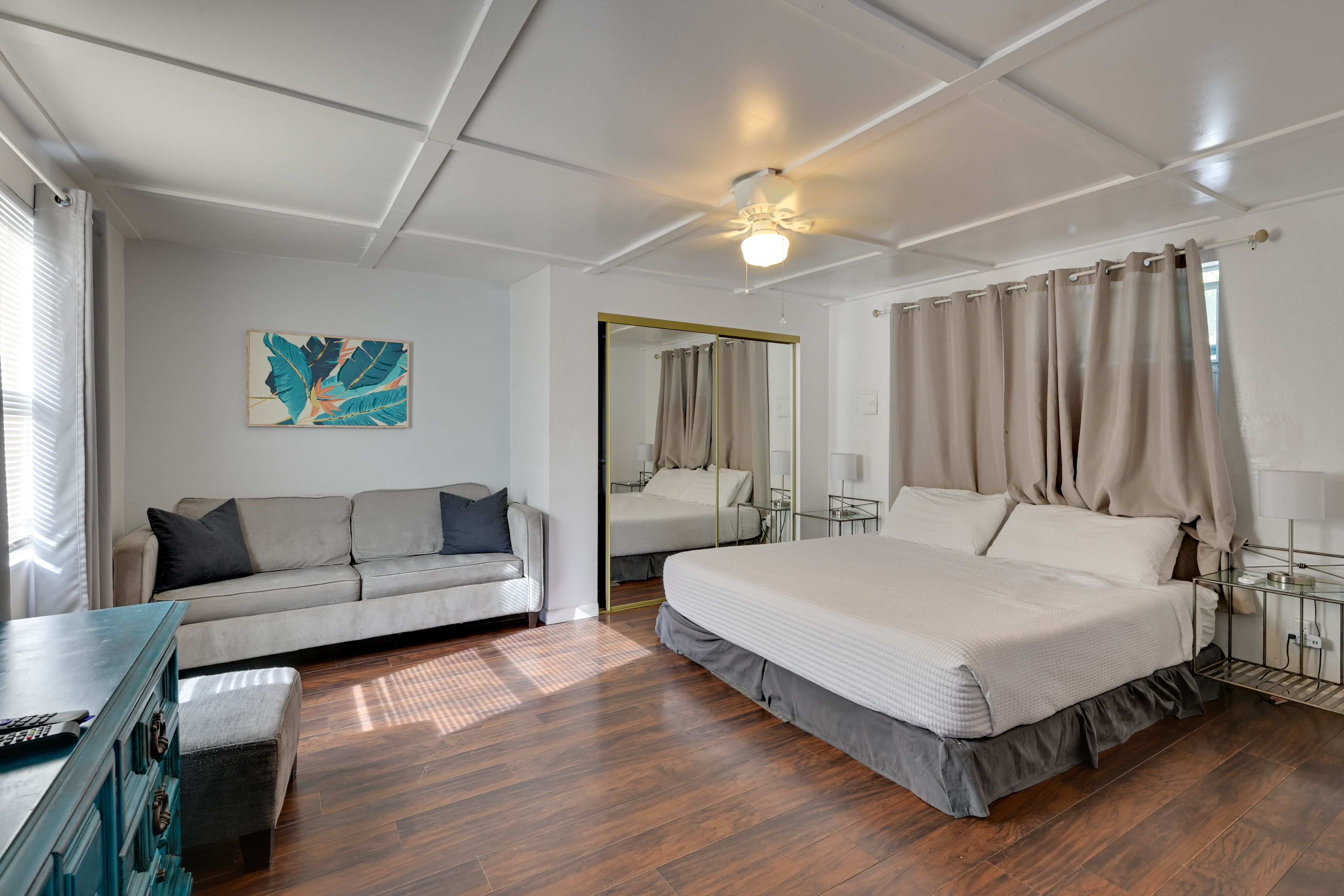 Studio | California King Bed | Queen Sleeper Sofa | Free WiFi