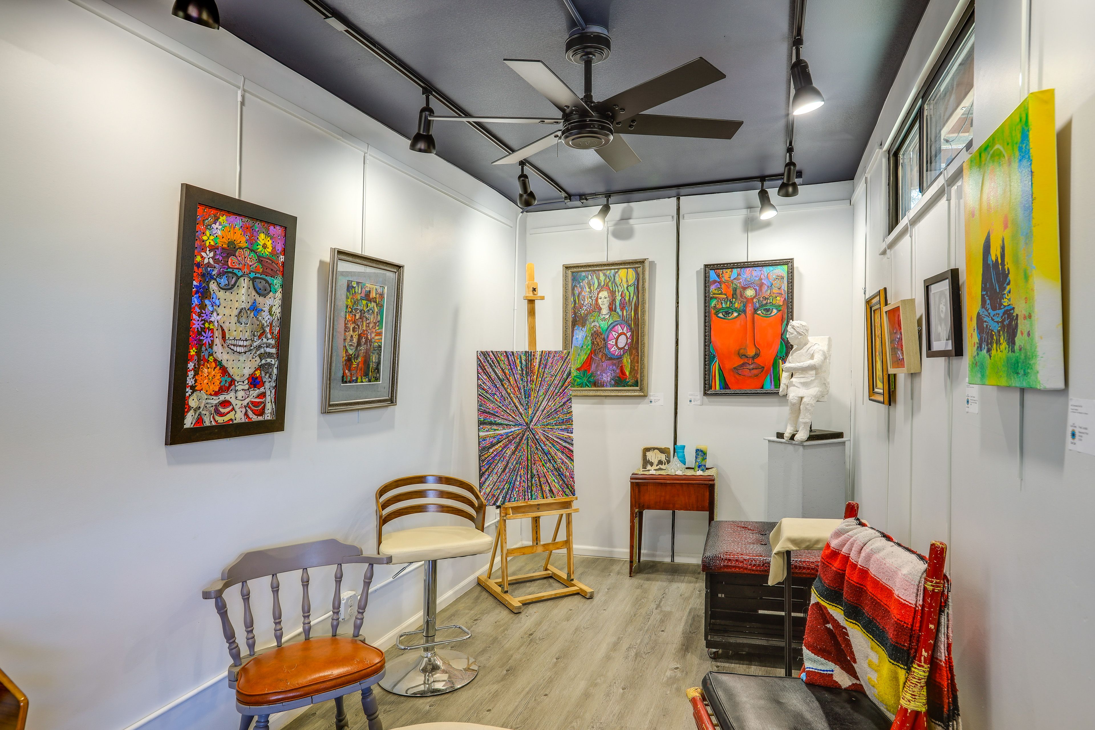 Art Contained Del Sol (On-Site Gallery) | Shared Area