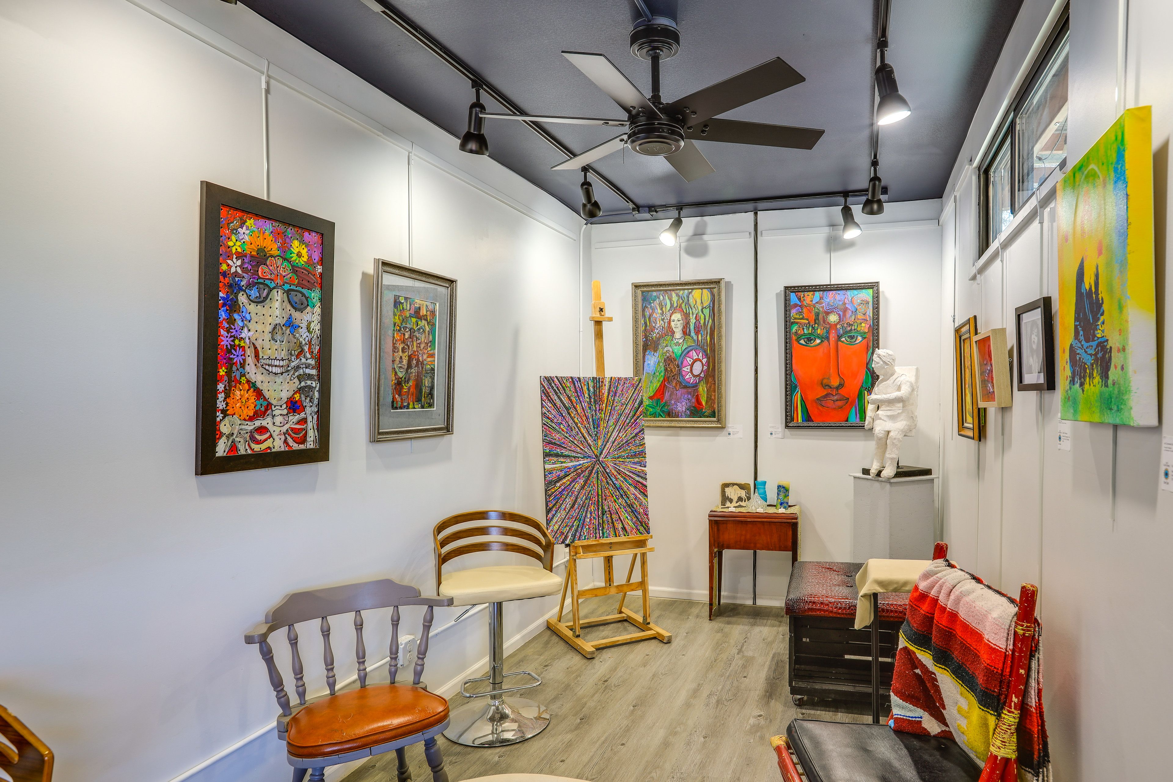 Art Contained Del Sol (On-Site Gallery) | Shared Area