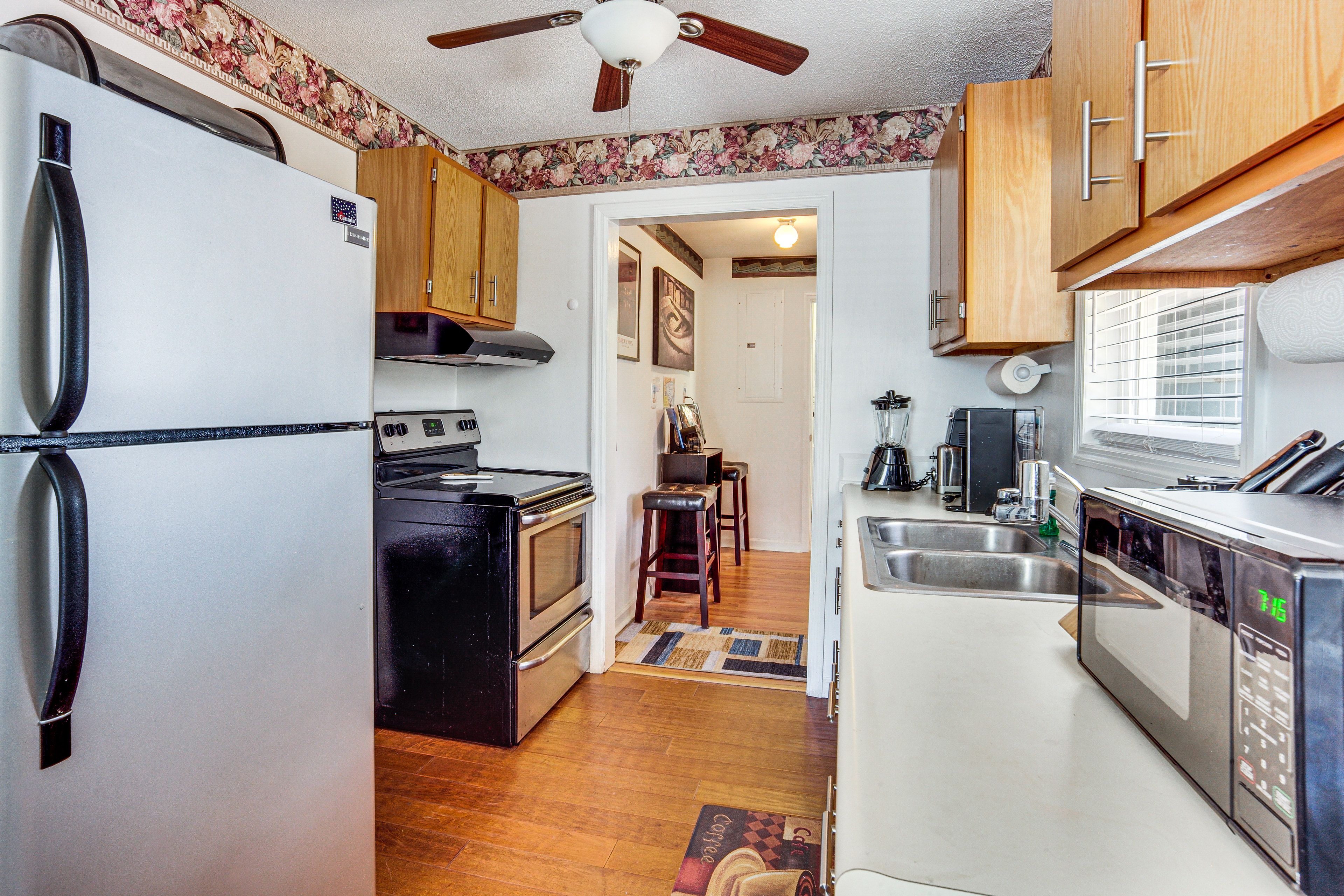 Kitchen | Toaster | 1st Floor