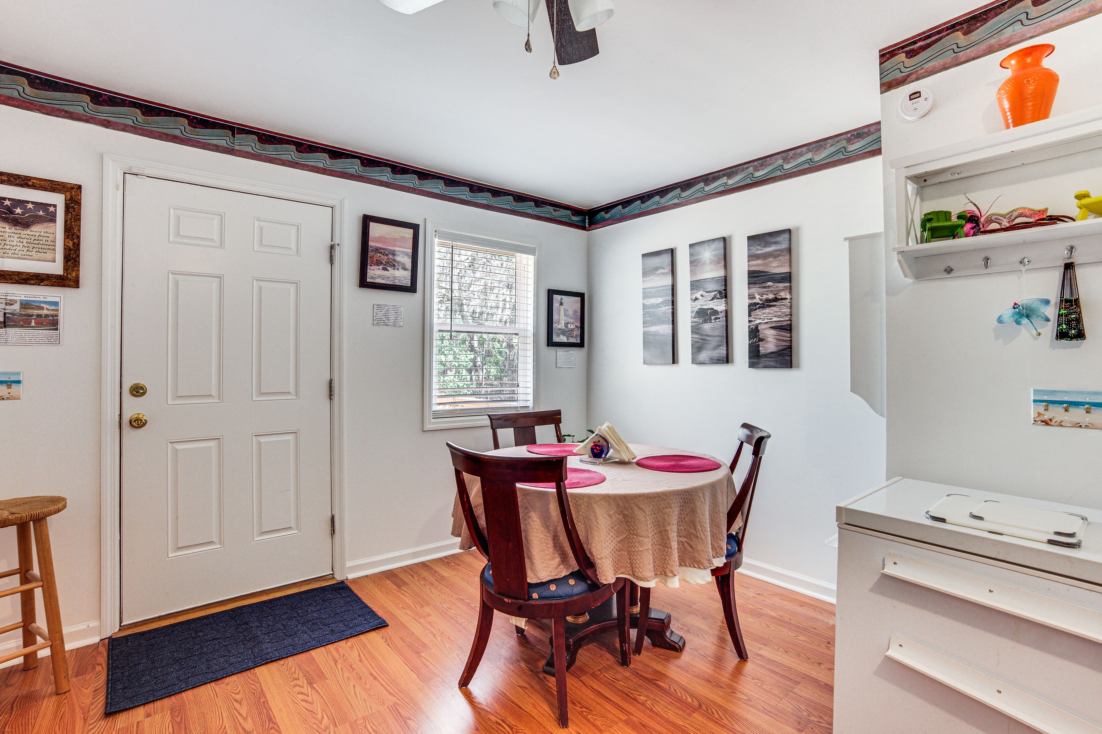 Breakfast Nook | 1st Floor