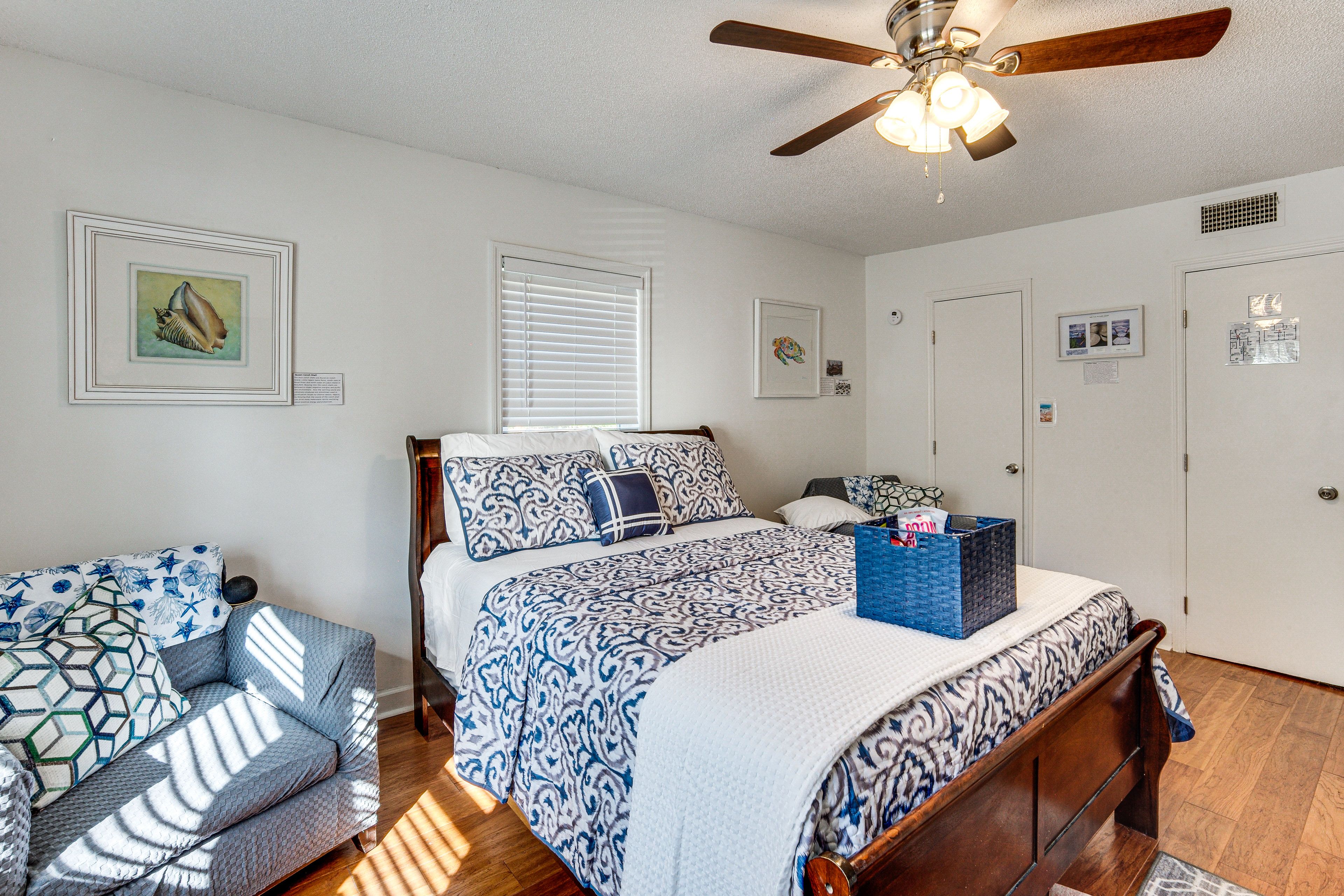 Bedroom 1 | Queen Bed | 1st Floor