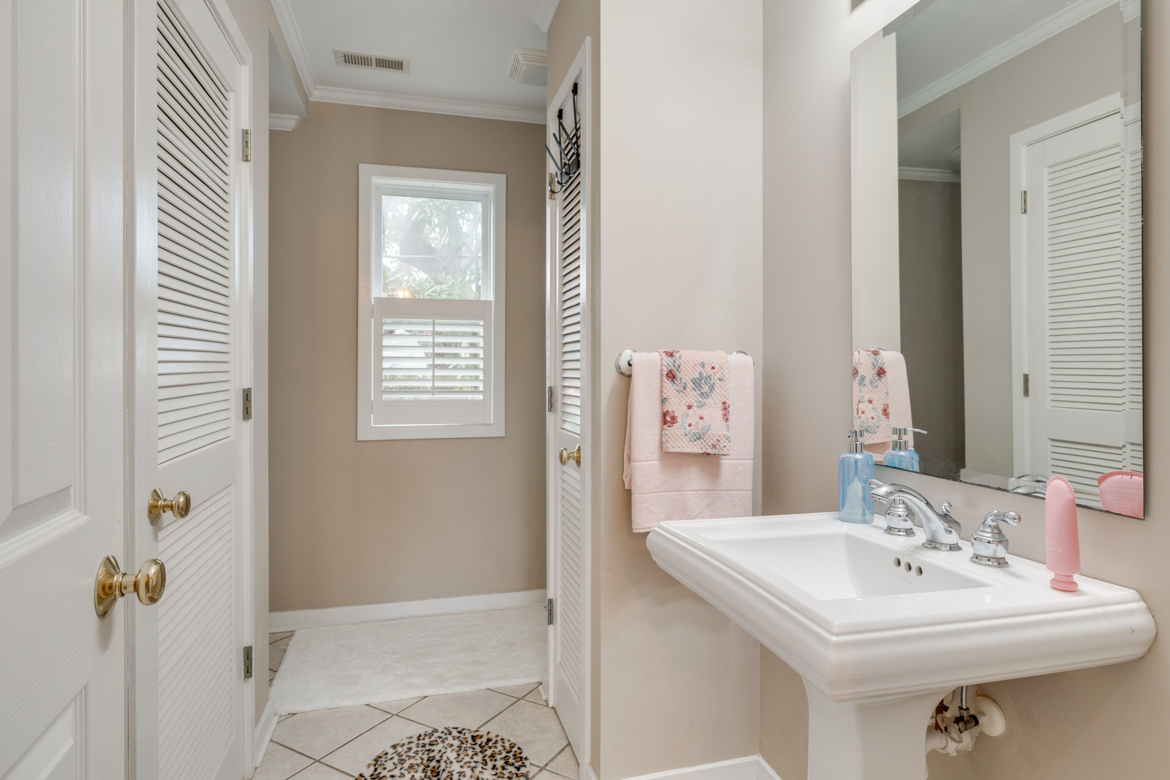 Full Bathroom | 1st Floor