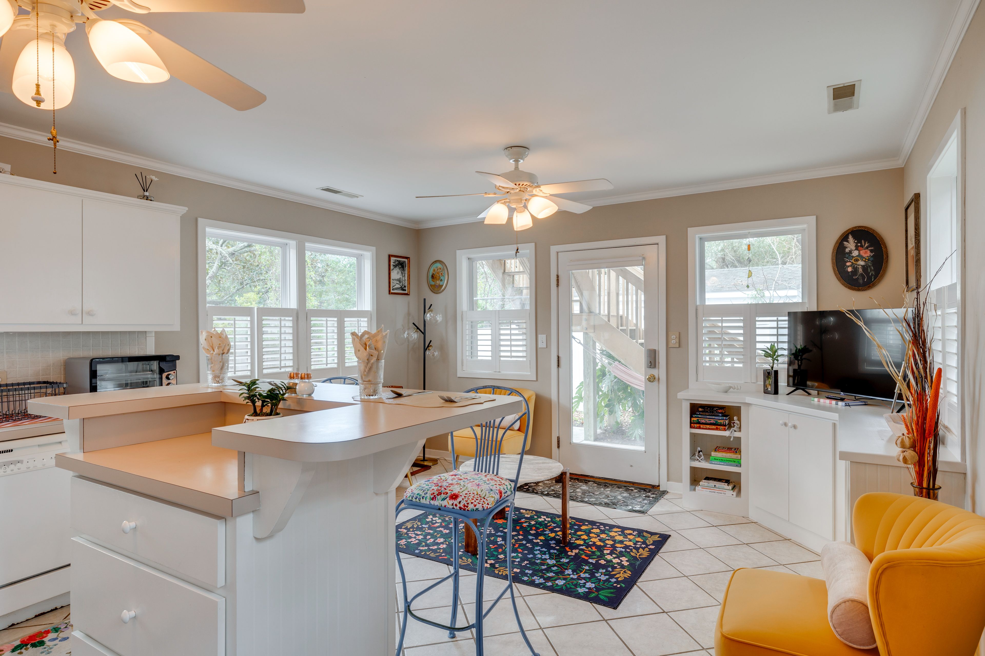 Home Interior | Free WiFi | Central A/C & Heat