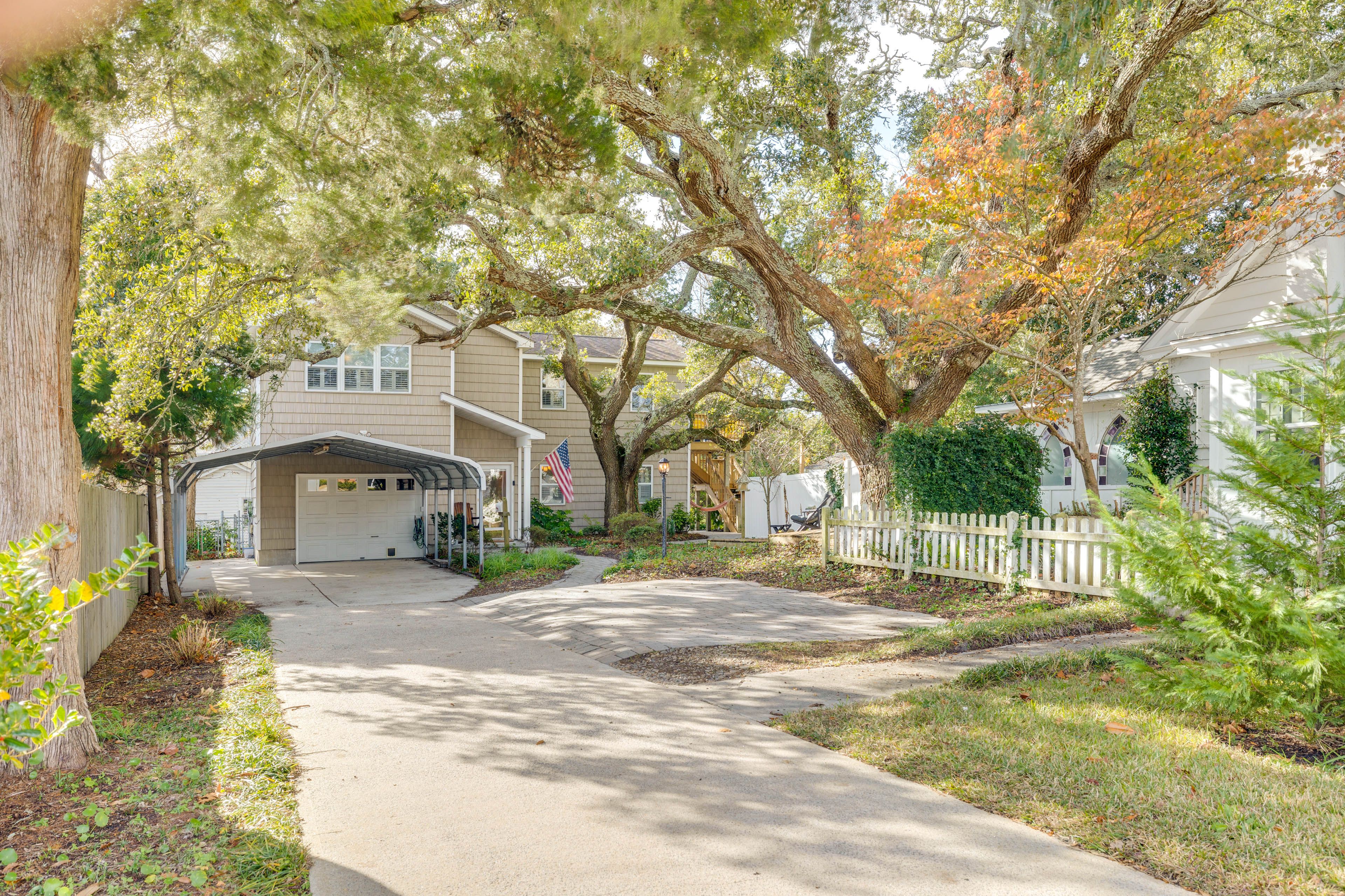 Parking | Driveway (4 Vehicles) | Boat/Trailer Parking Available | No RV Parking