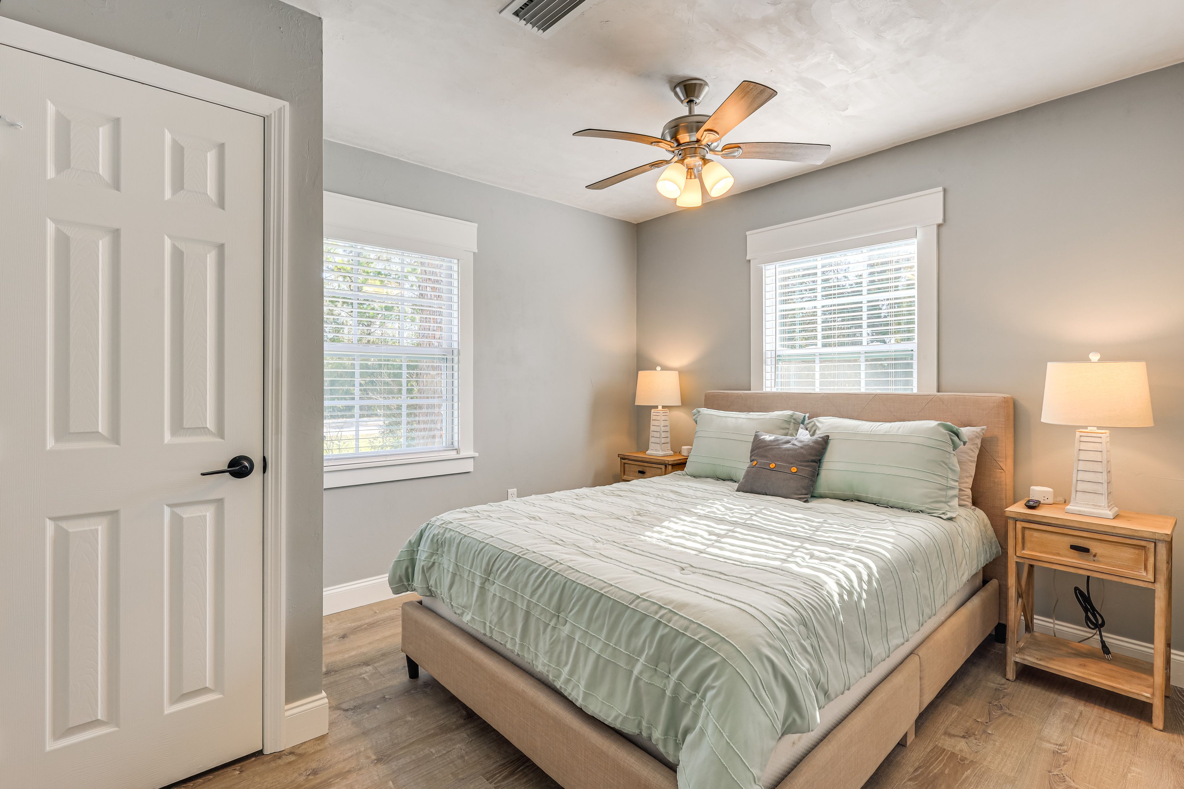 Bedroom 1 | Queen Bed | TV