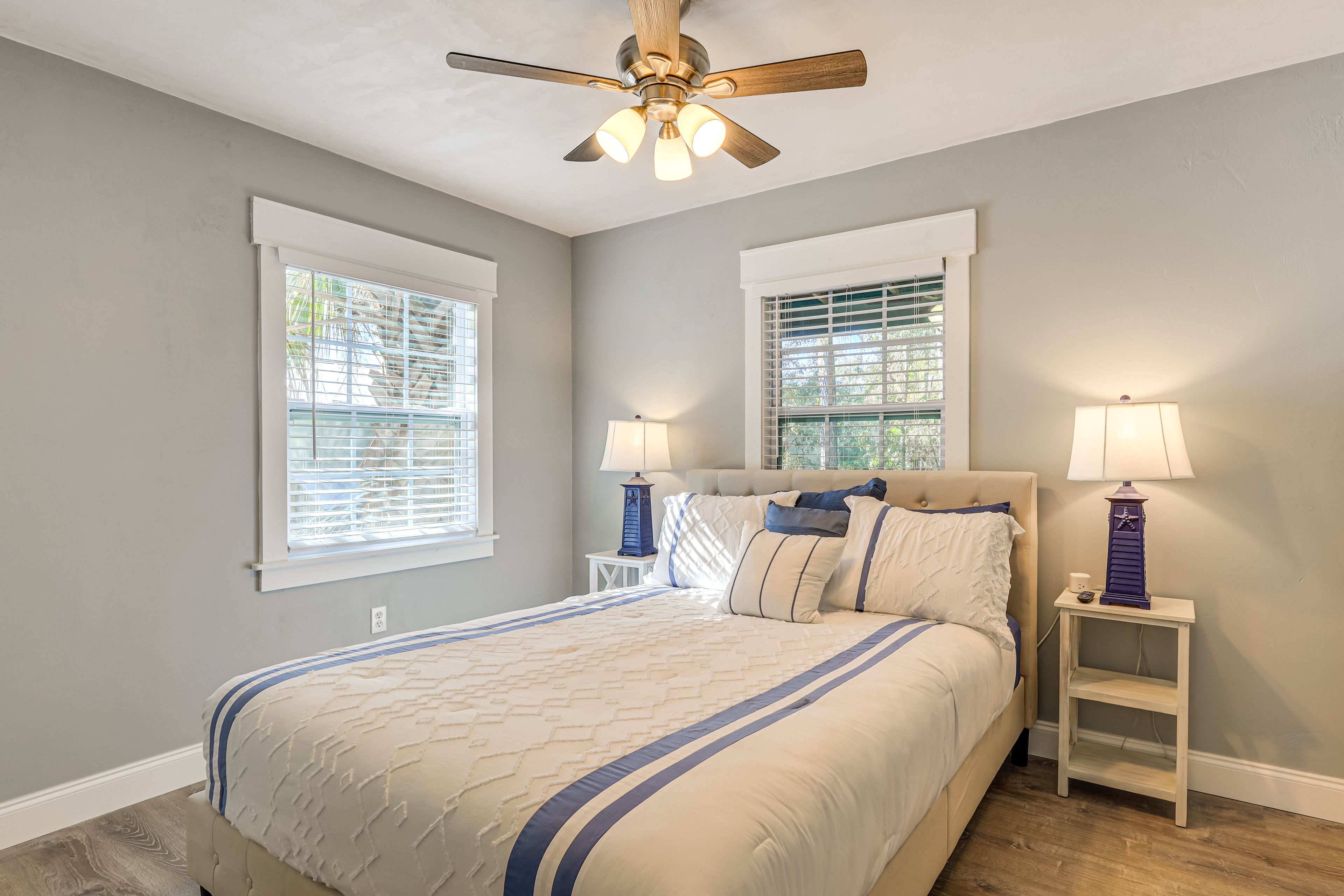 Bedroom 2 | Queen Bed | TV