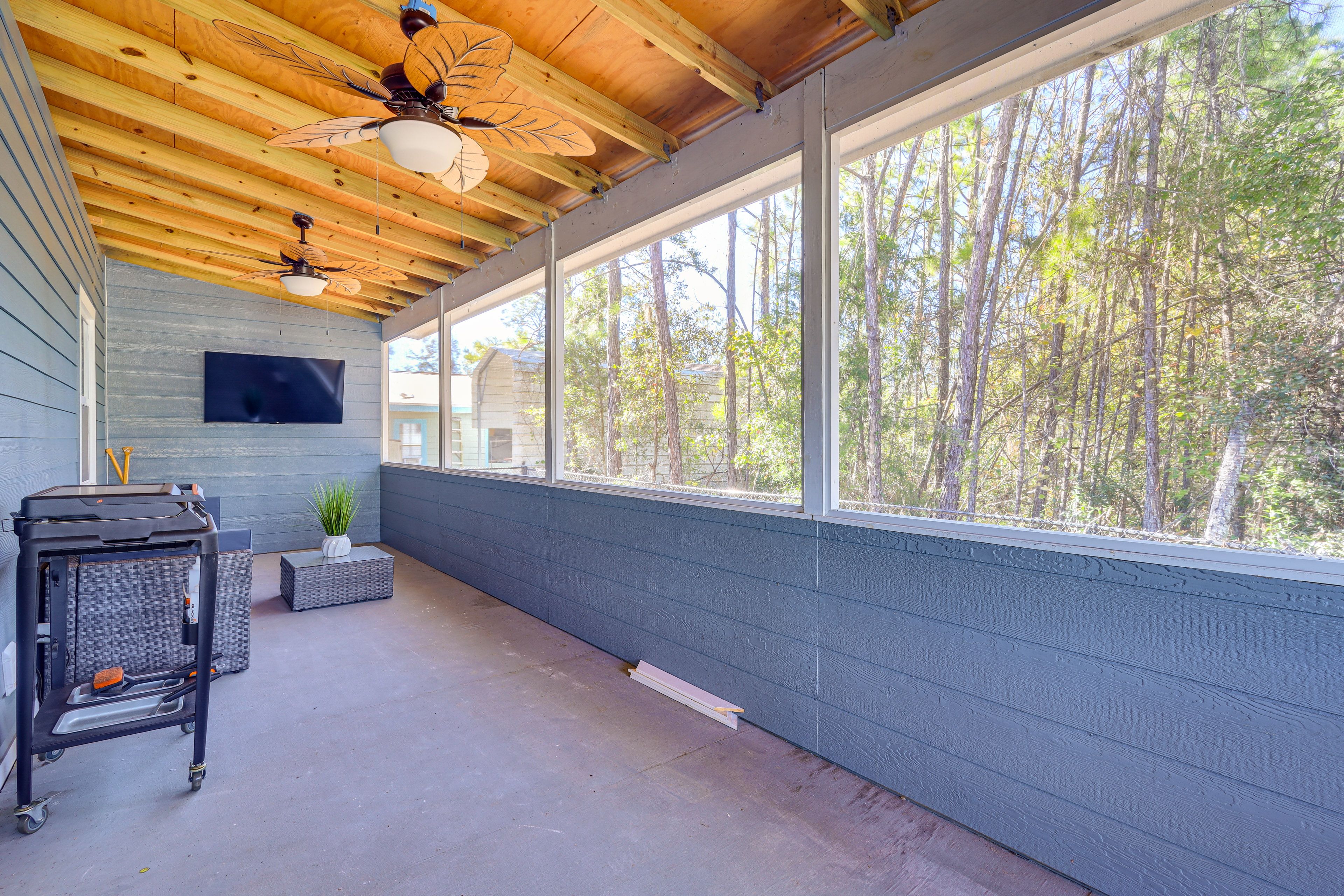 House Exterior | Screened Porch | TV | Flattop Grill