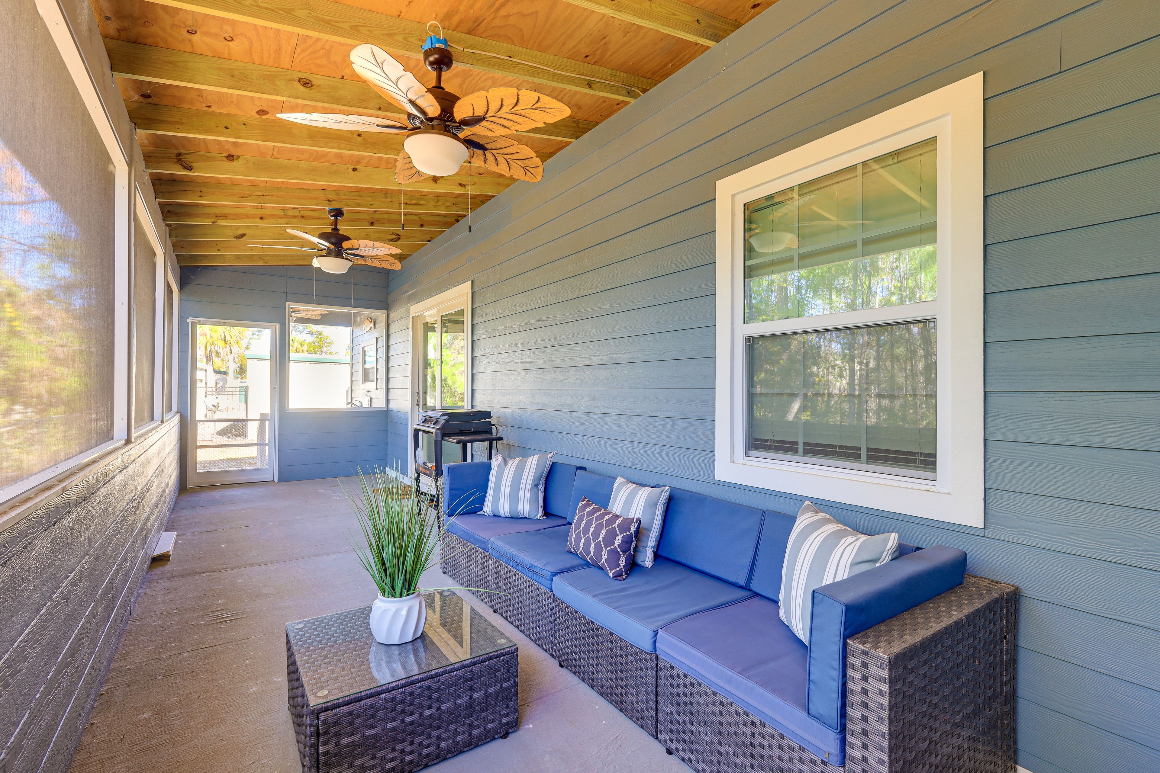 House Exterior | Screened Porch | TV | Flattop Grill