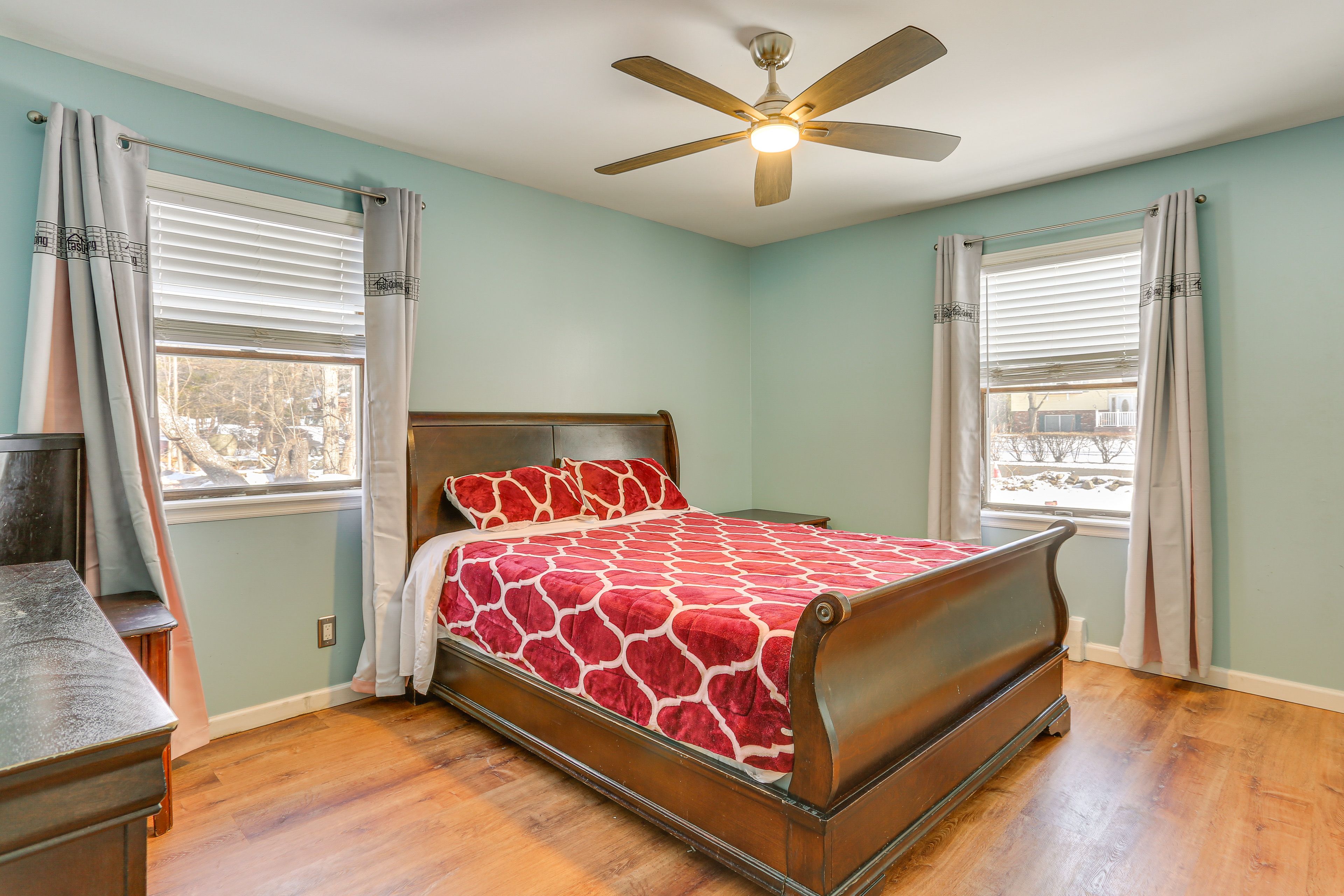 Bedroom 1 | Queen Bed