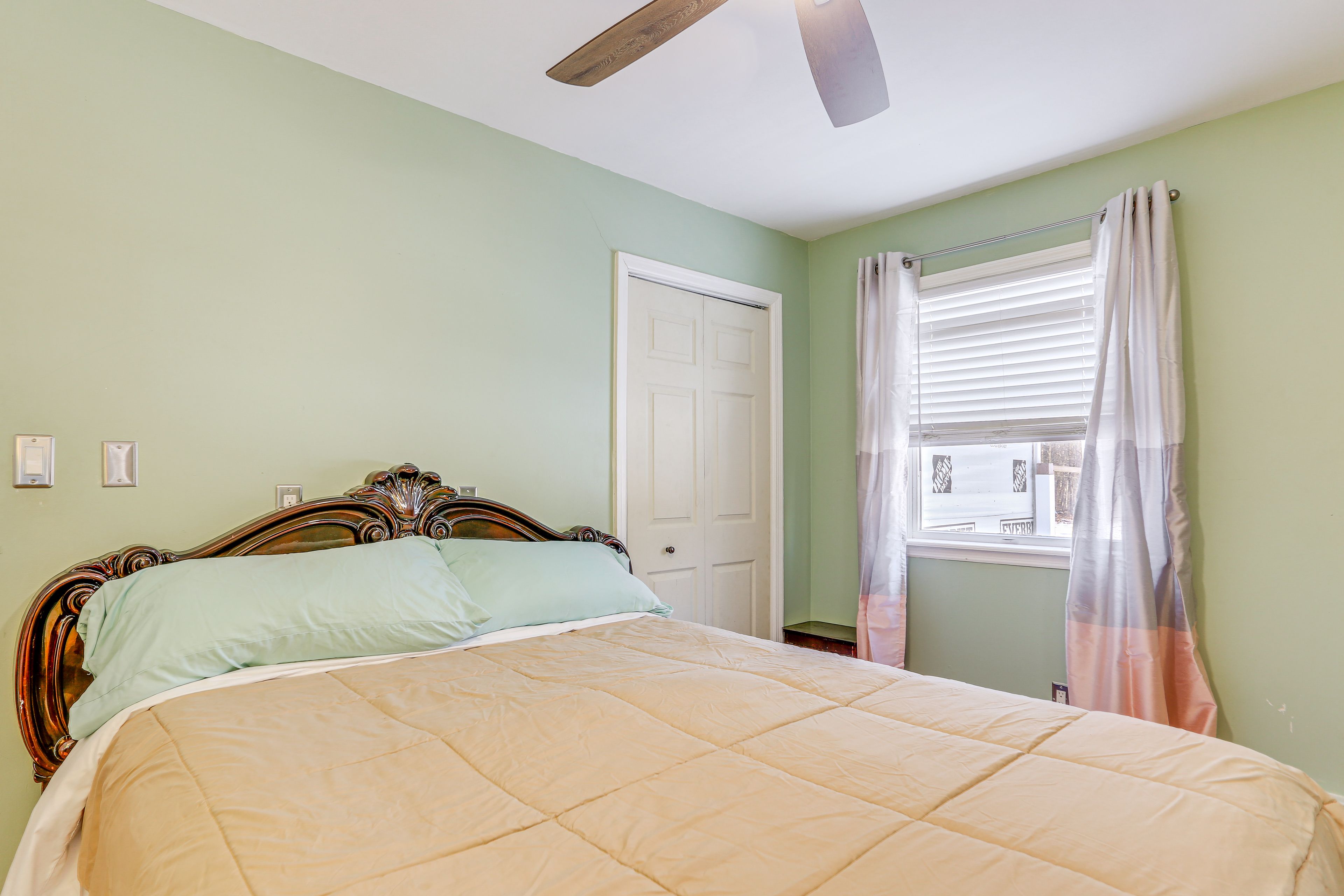 Bedroom 2 | Queen Bed