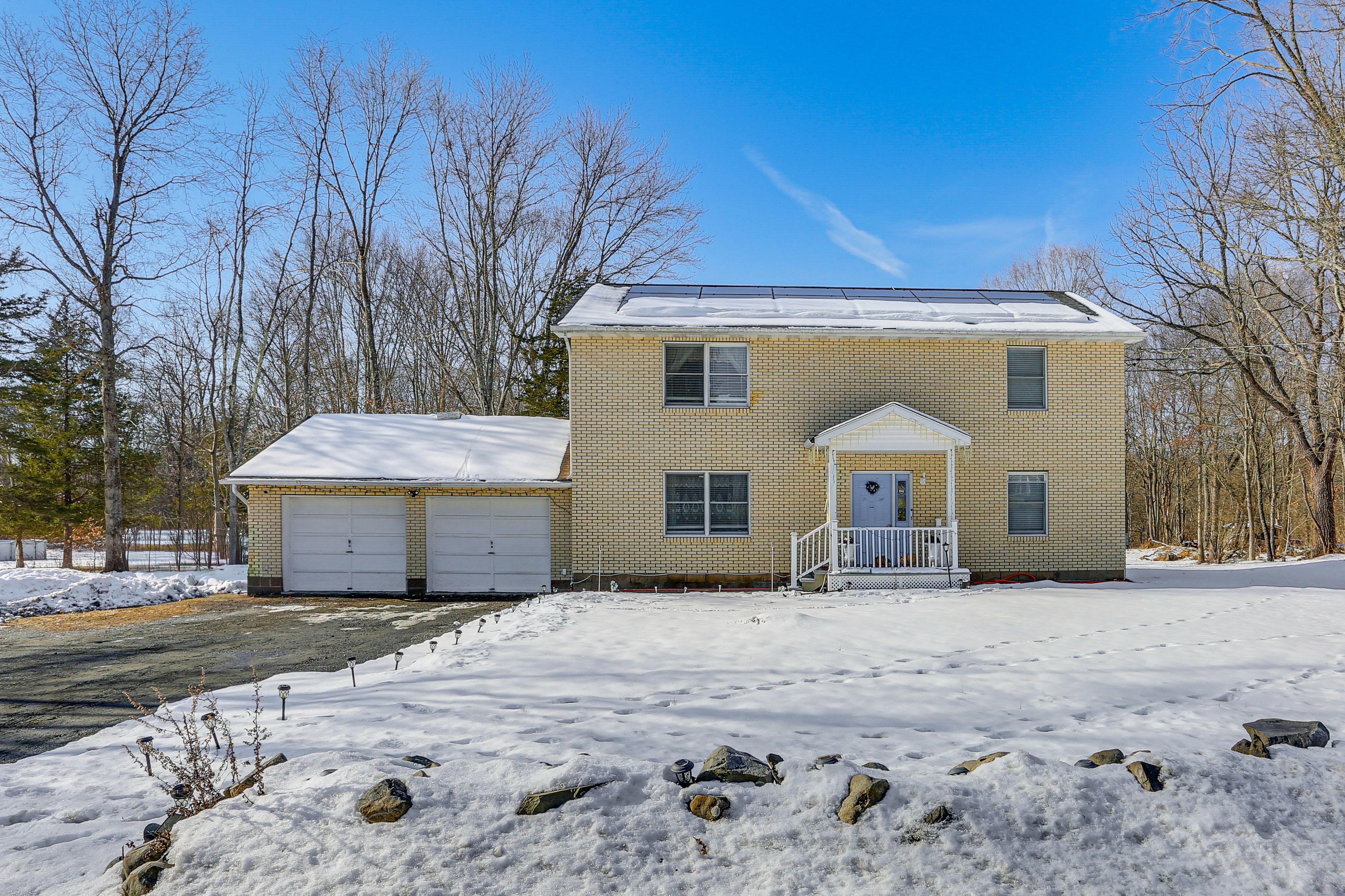 Newburgh Vacation Rental | 2BR | 1BA | 1,200 Sq Ft