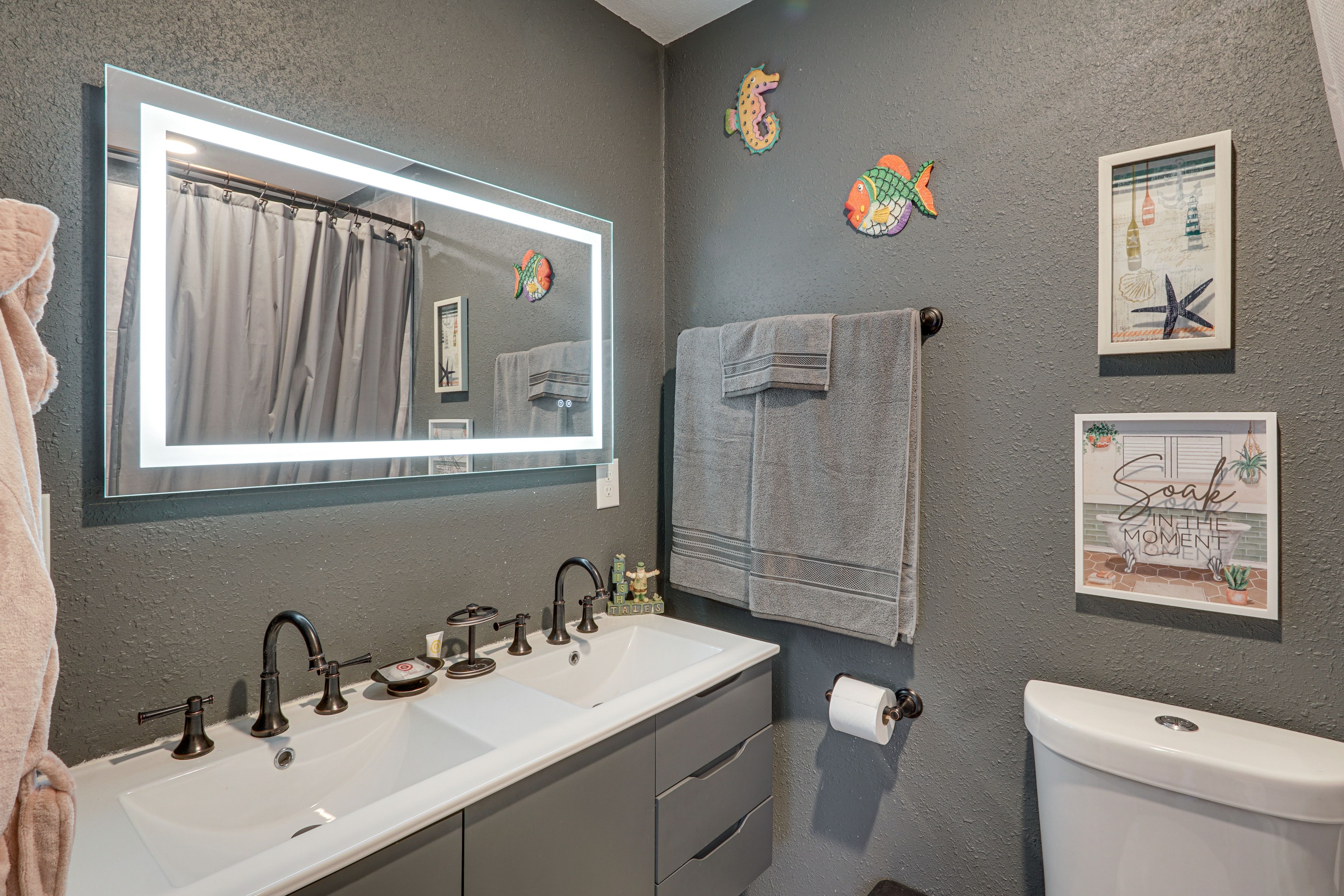 Full Bathroom | Towels Provided