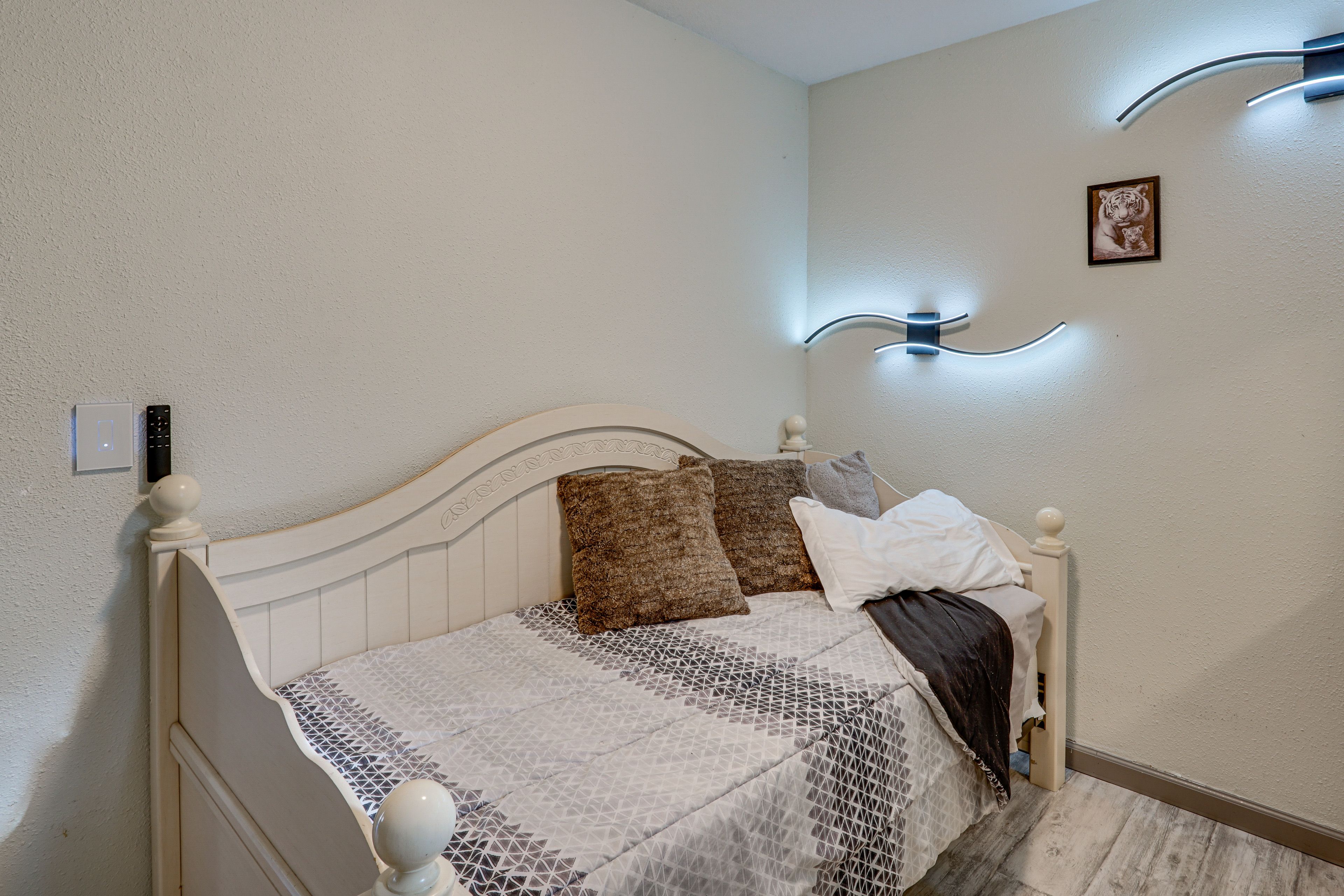 Bedroom 3 | Twin Daybed w/ Twin Trundle