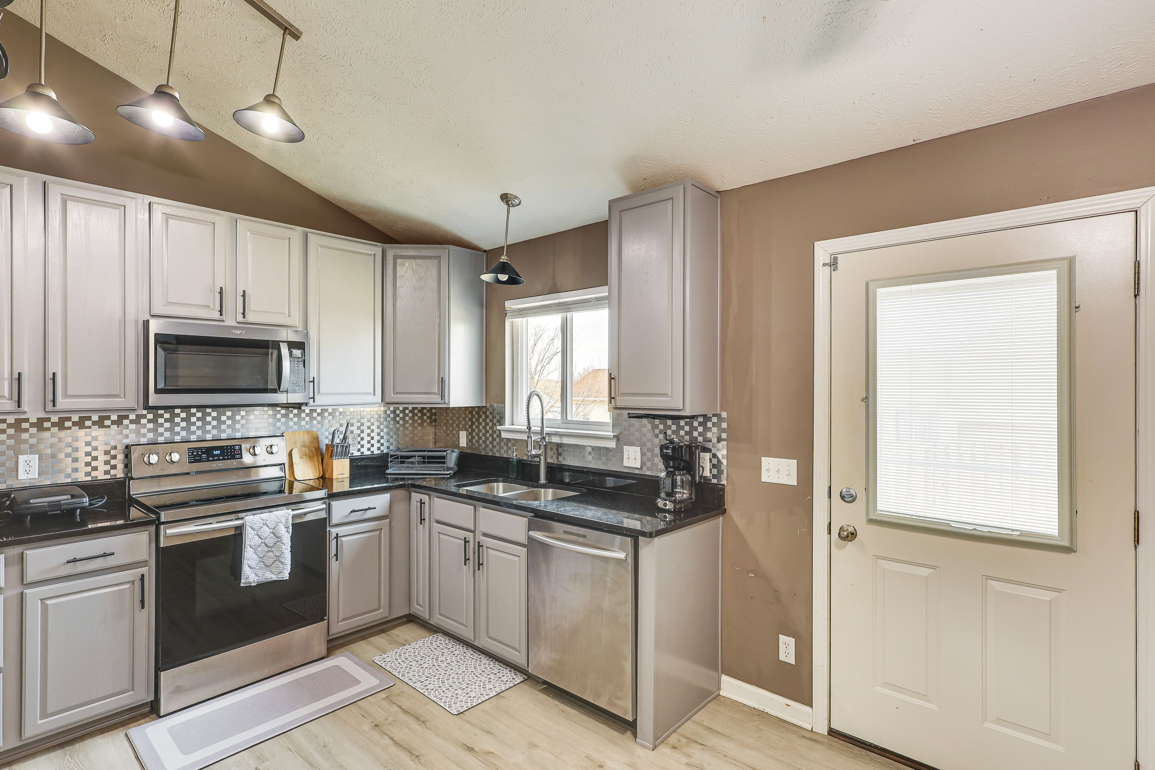 Kitchen | Main Level