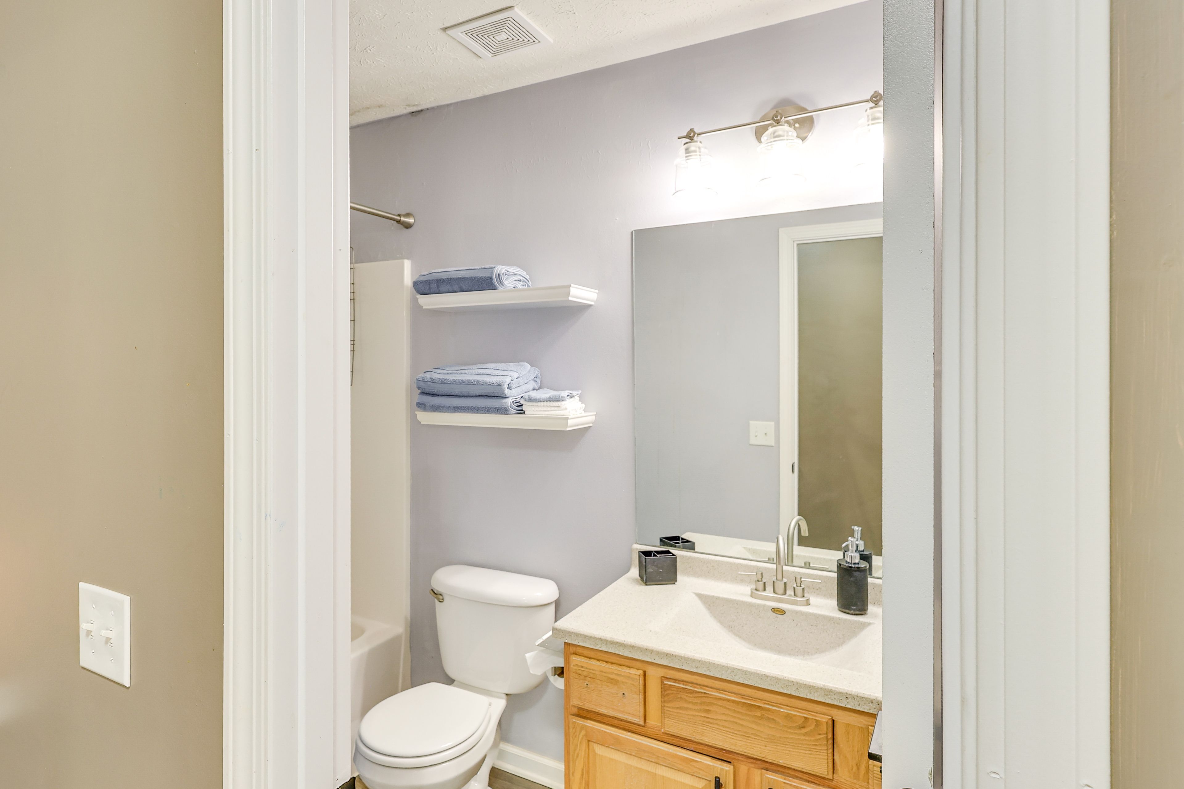 Full Bathroom | Upper Level