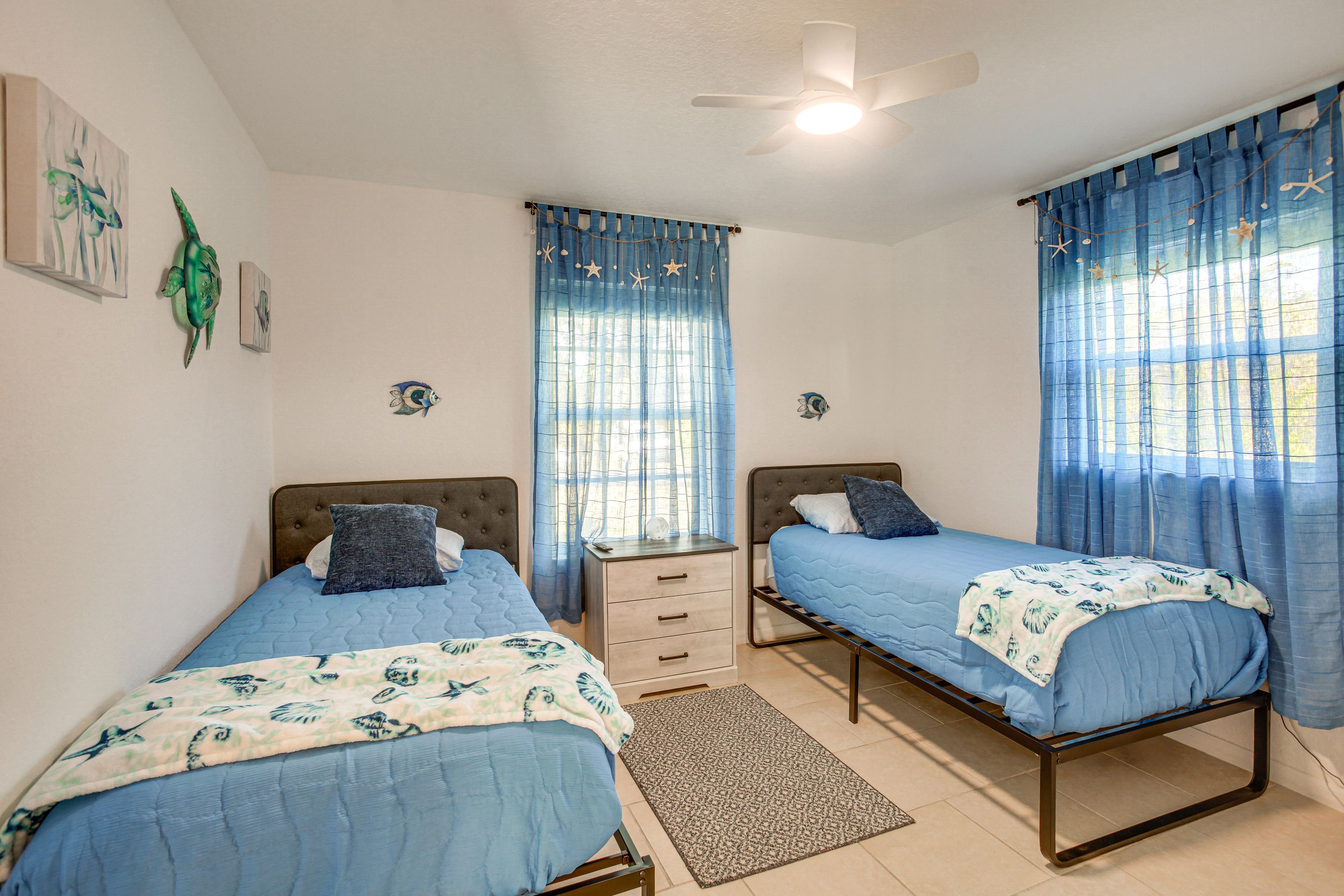 Bedroom 3 | 2 Twin Beds | Smart TV w/ Cable