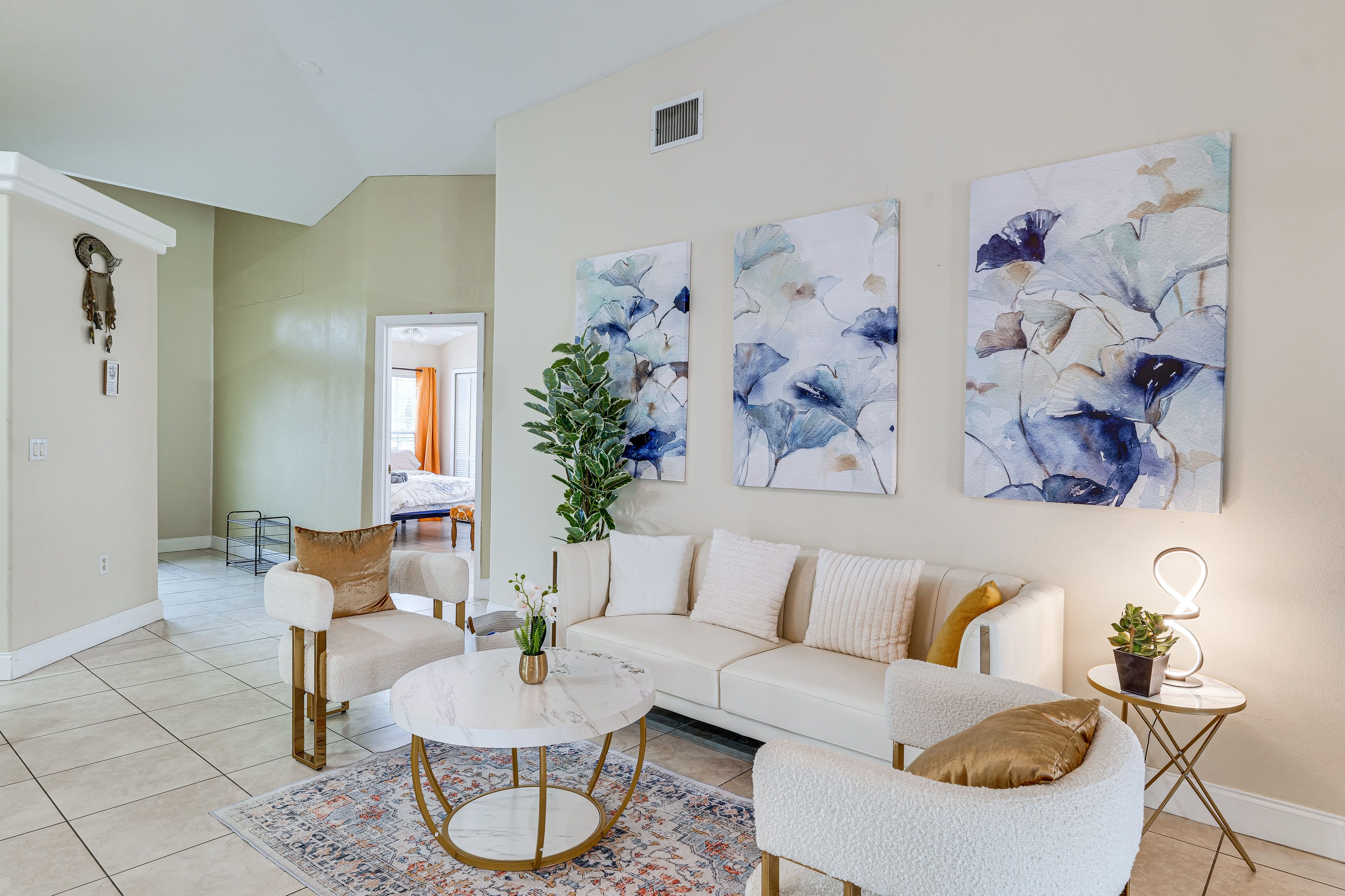 Living Room | Free WiFi | Central Heat & A/C | Arcade Games | Flat-Screen TV