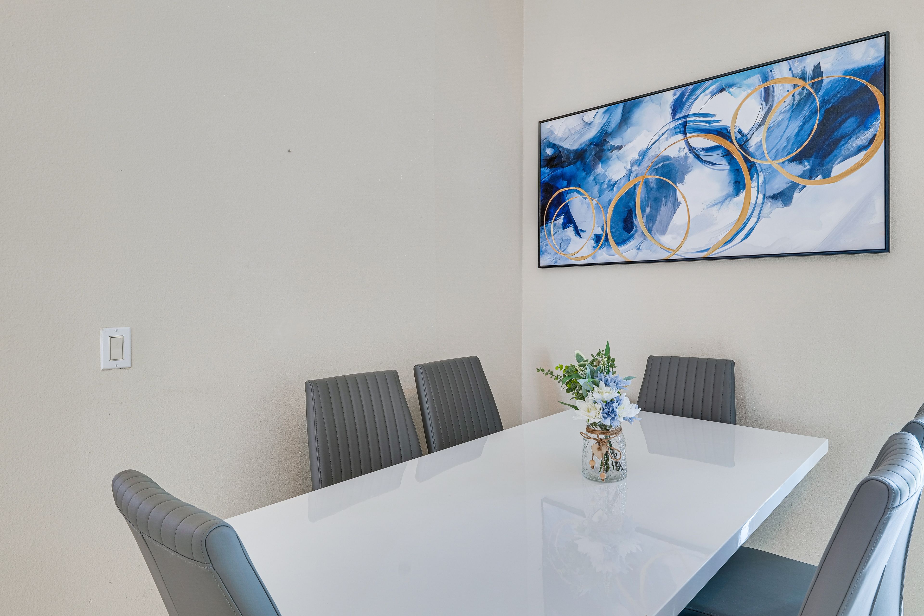 Dining Area | Dishware & Flatware Provided