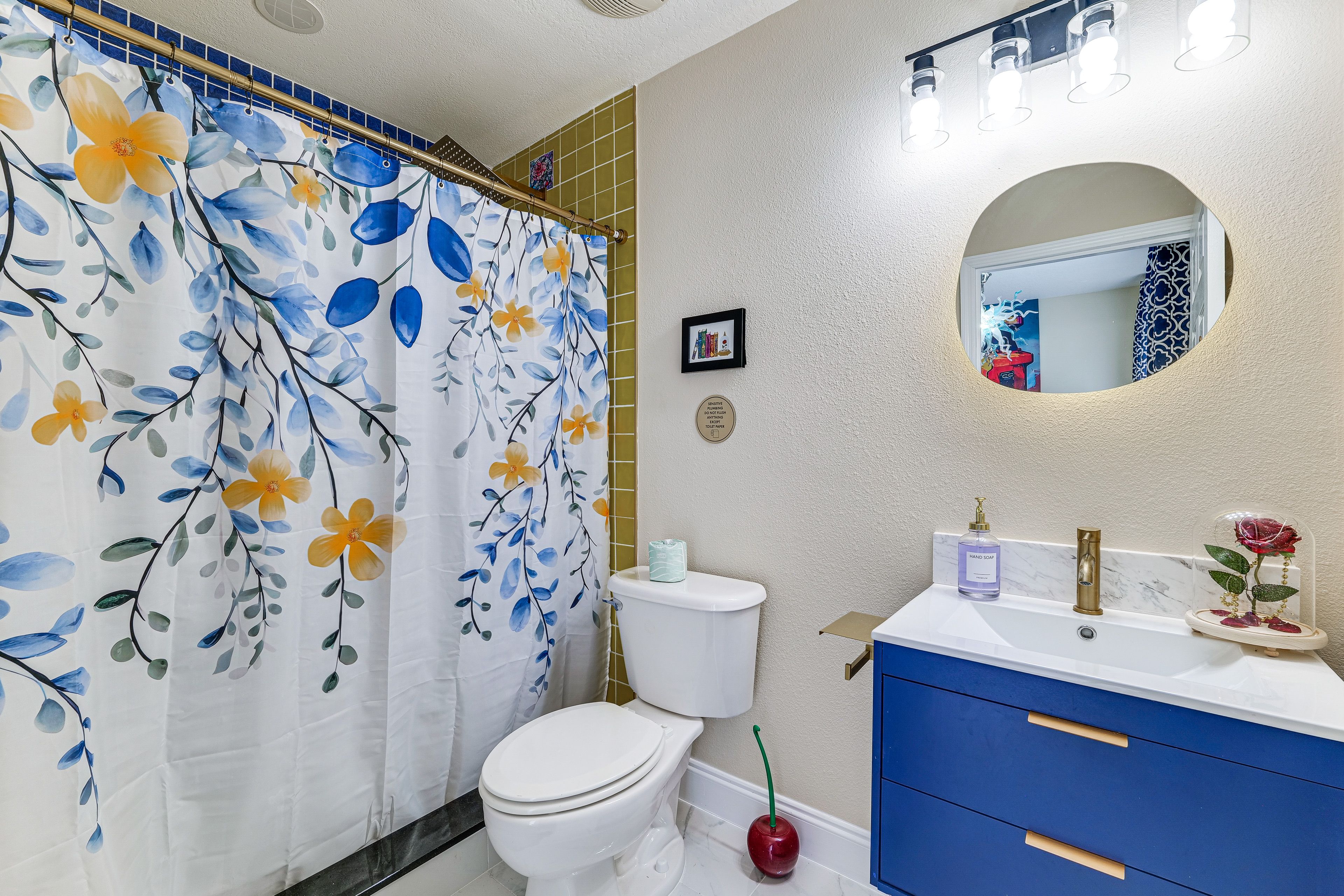 Full Bathroom | Complimentary Toiletries