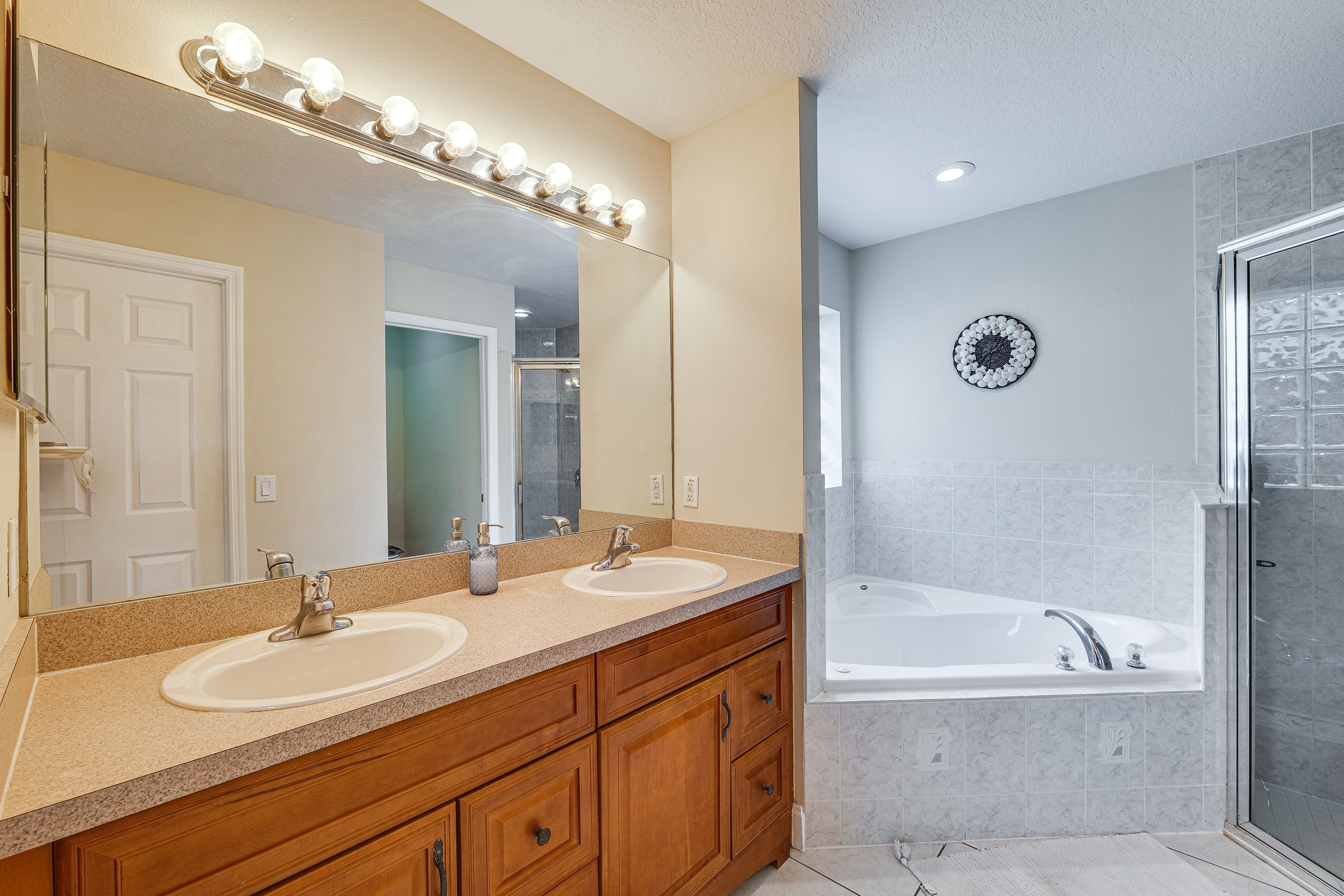 En-Suite Bathroom | Towels Provided