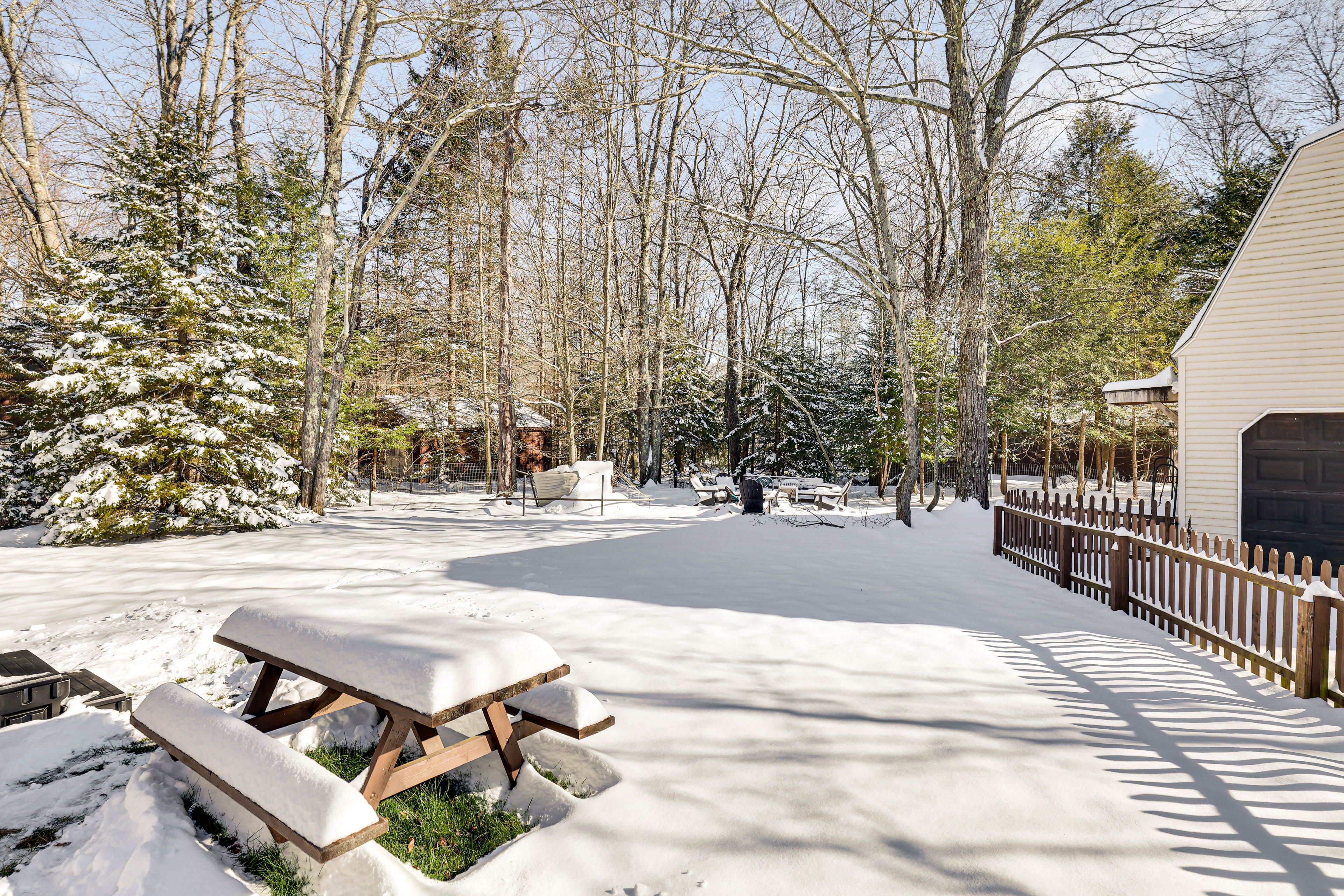 Private Yard | Fire Pit