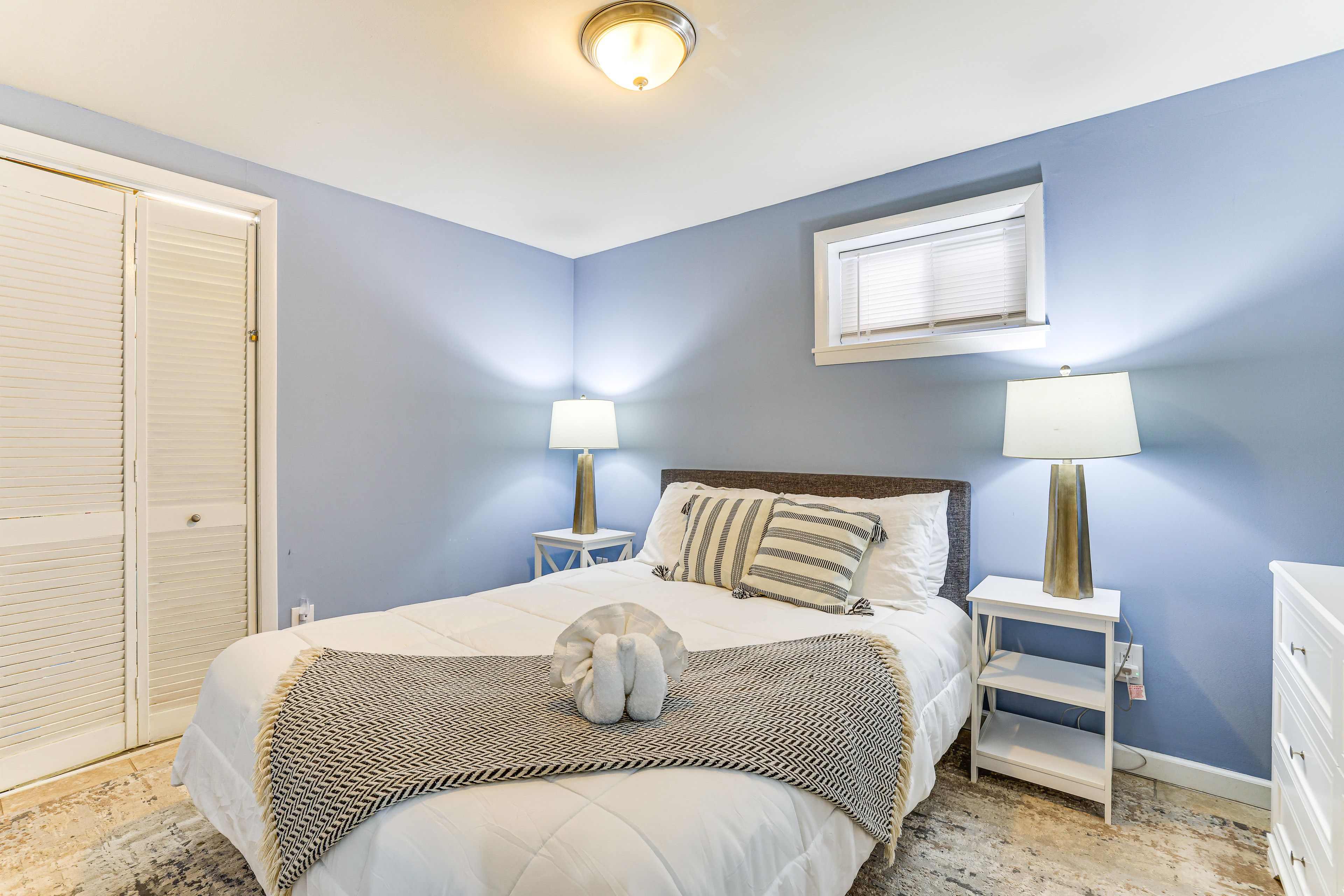 Bedroom 5 | Queen Bed | Basement Level