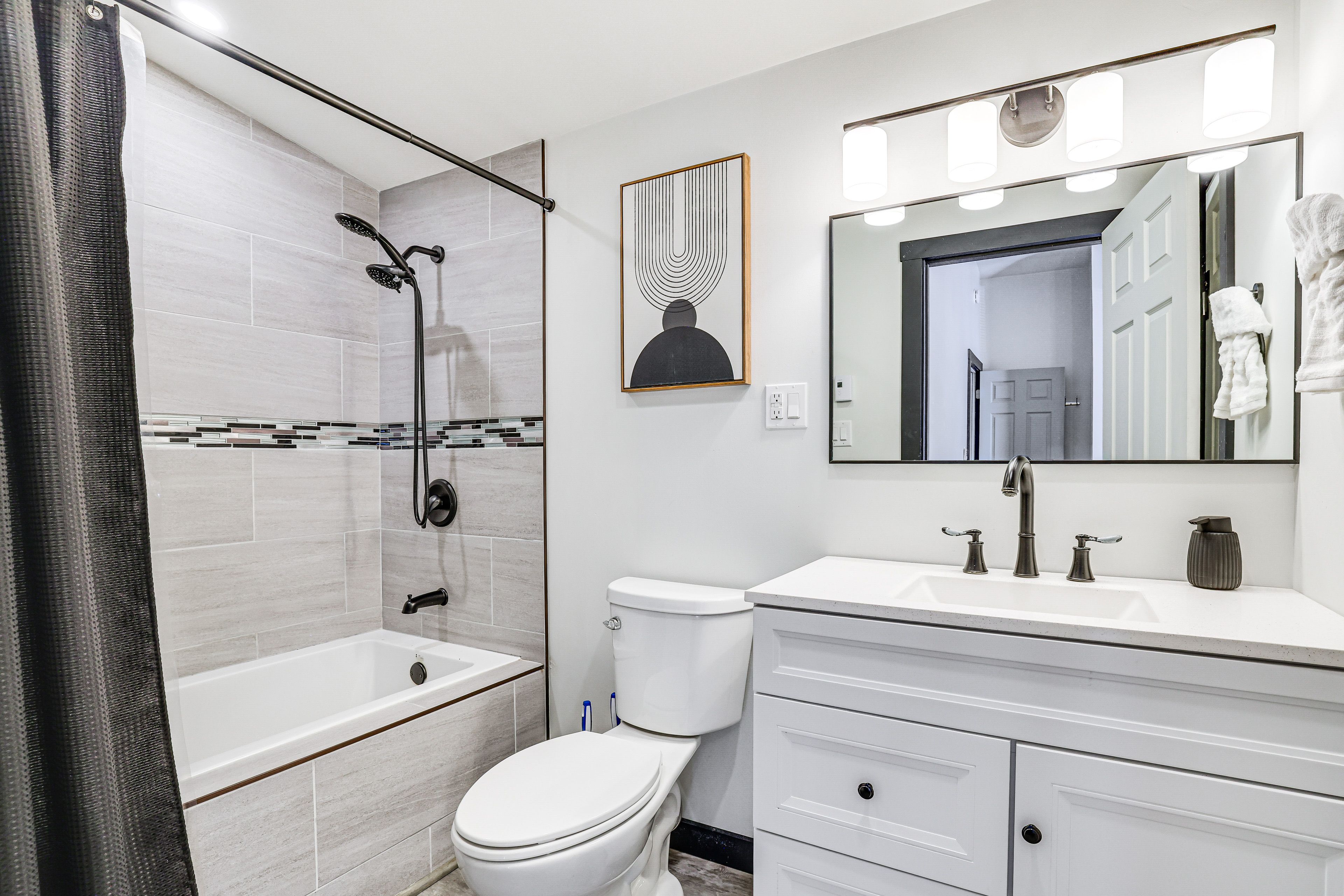En-Suite Bathroom | Towels Provided | 1st Floor