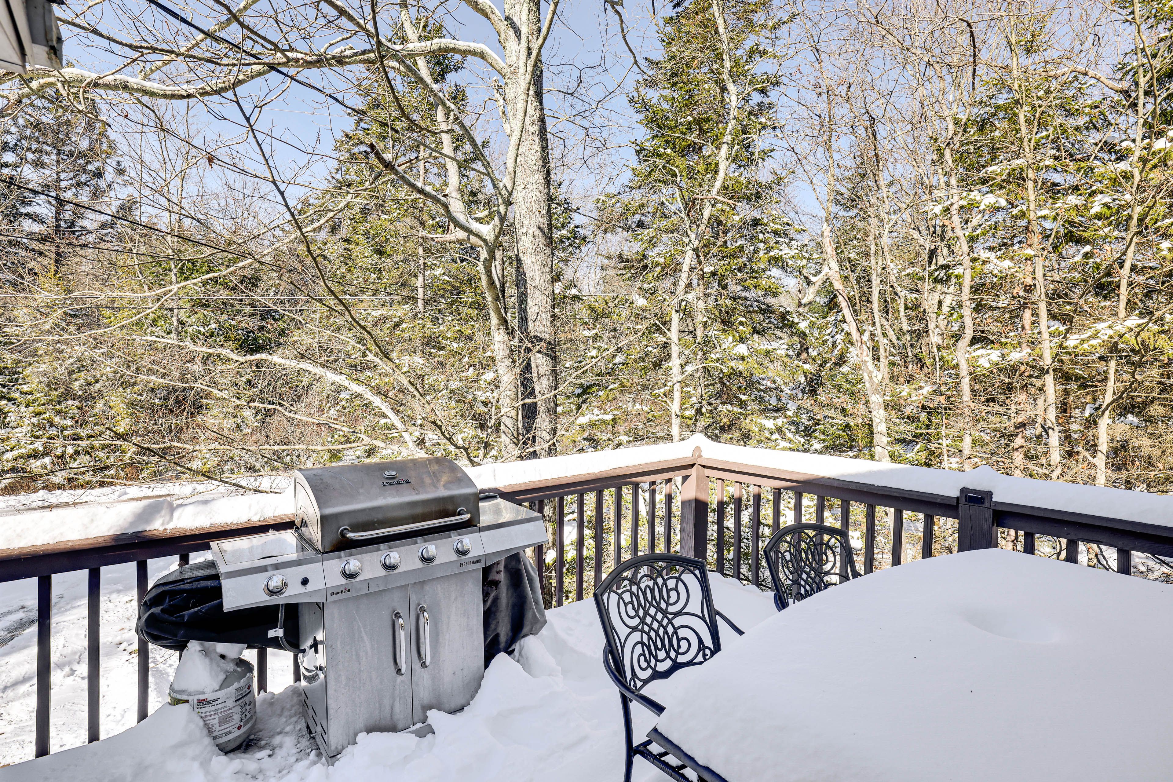 Private Deck | Gas Grill | Outdoor Dining