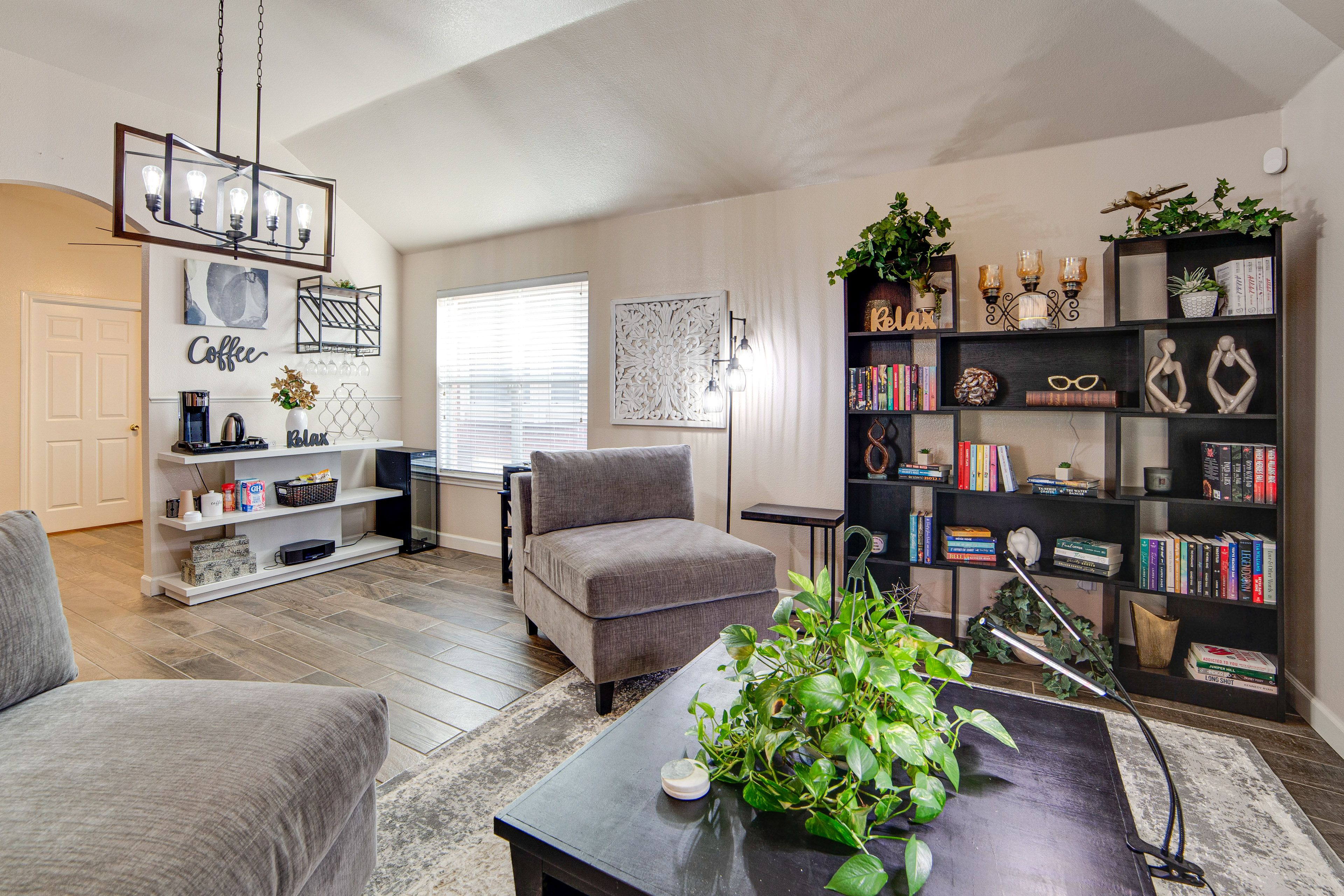 Seating Area | Central Heating & A/C | Free WiFi | Books