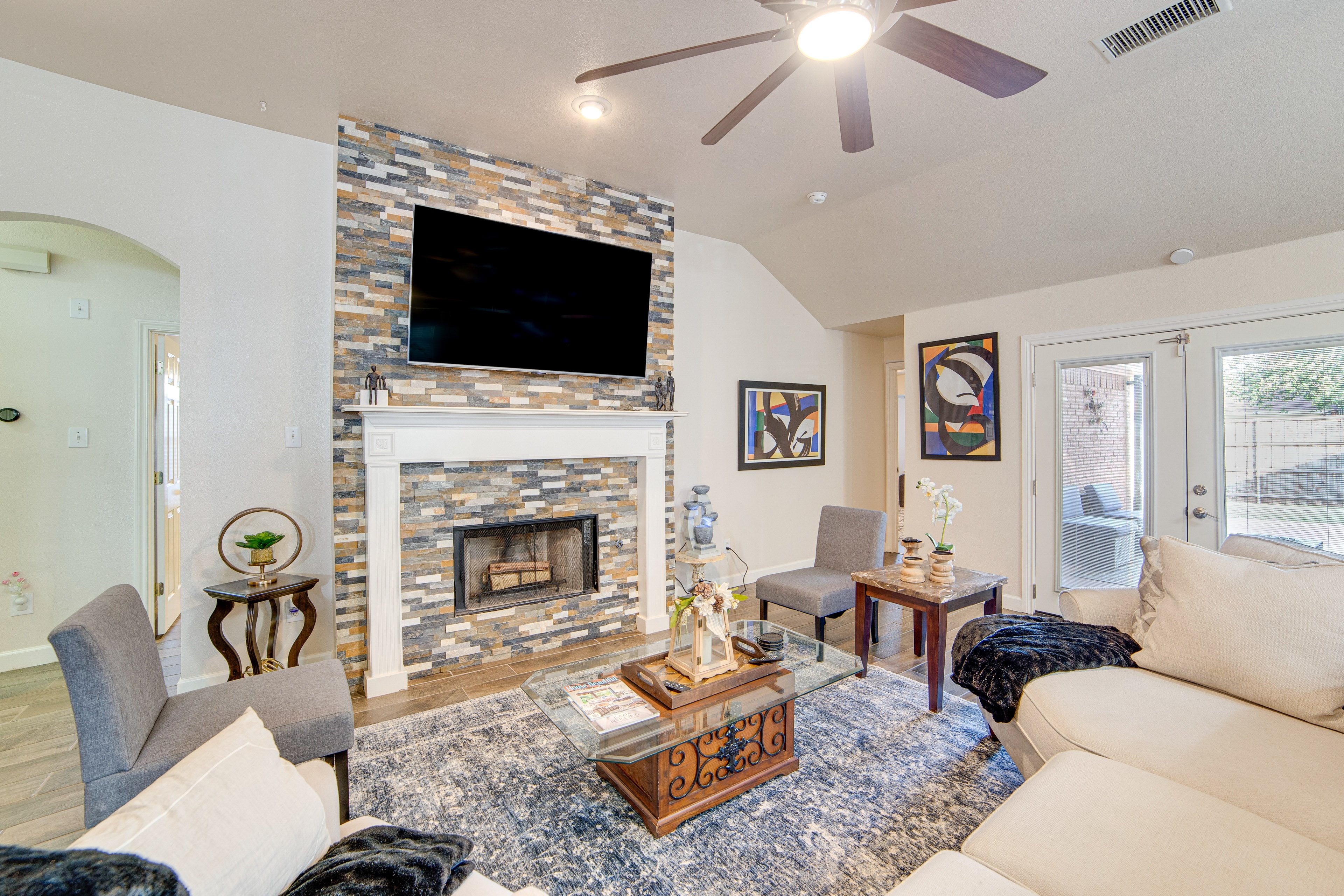 Cedar Hill Vacation Rental | 4BR | 2BA | 2,000 Sq Ft | 1 Step to Enter