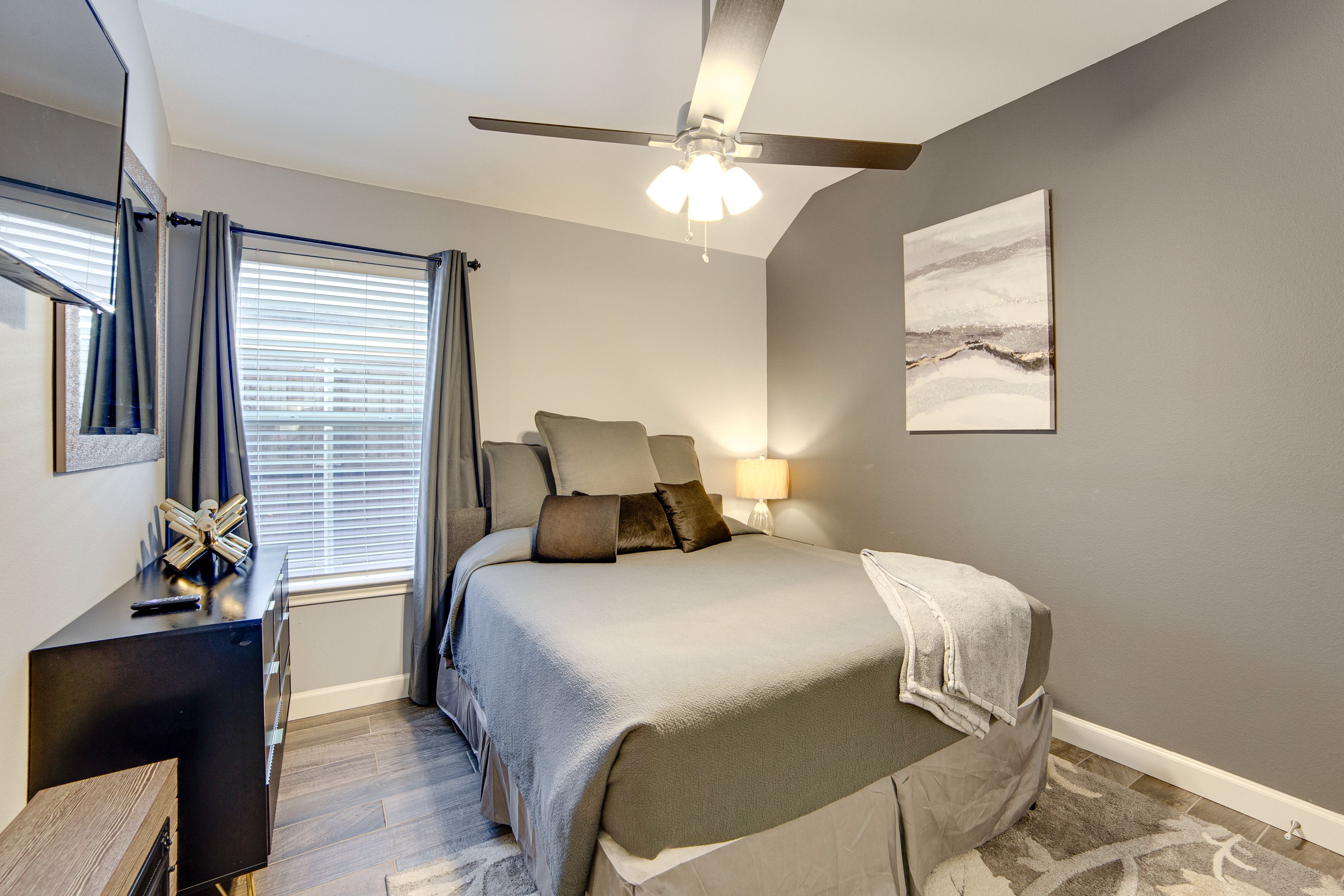 Bedroom 4 | Queen Bed