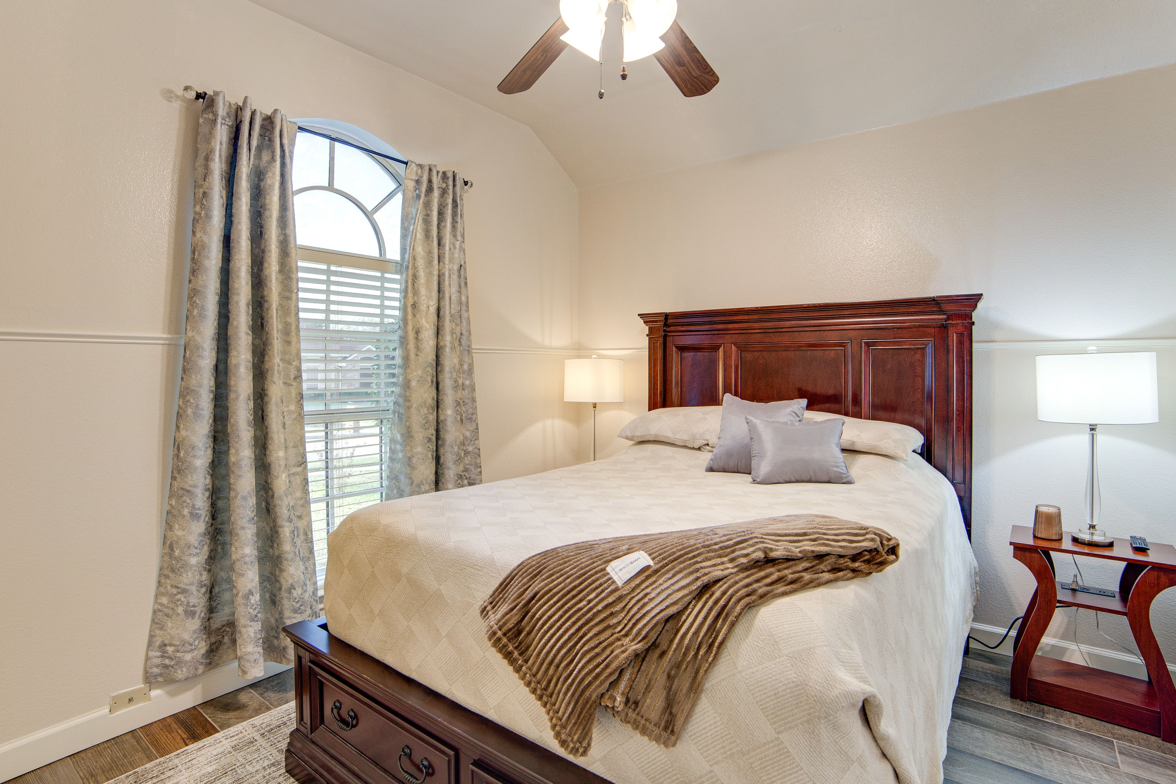 Bedroom 3 | Queen Bed