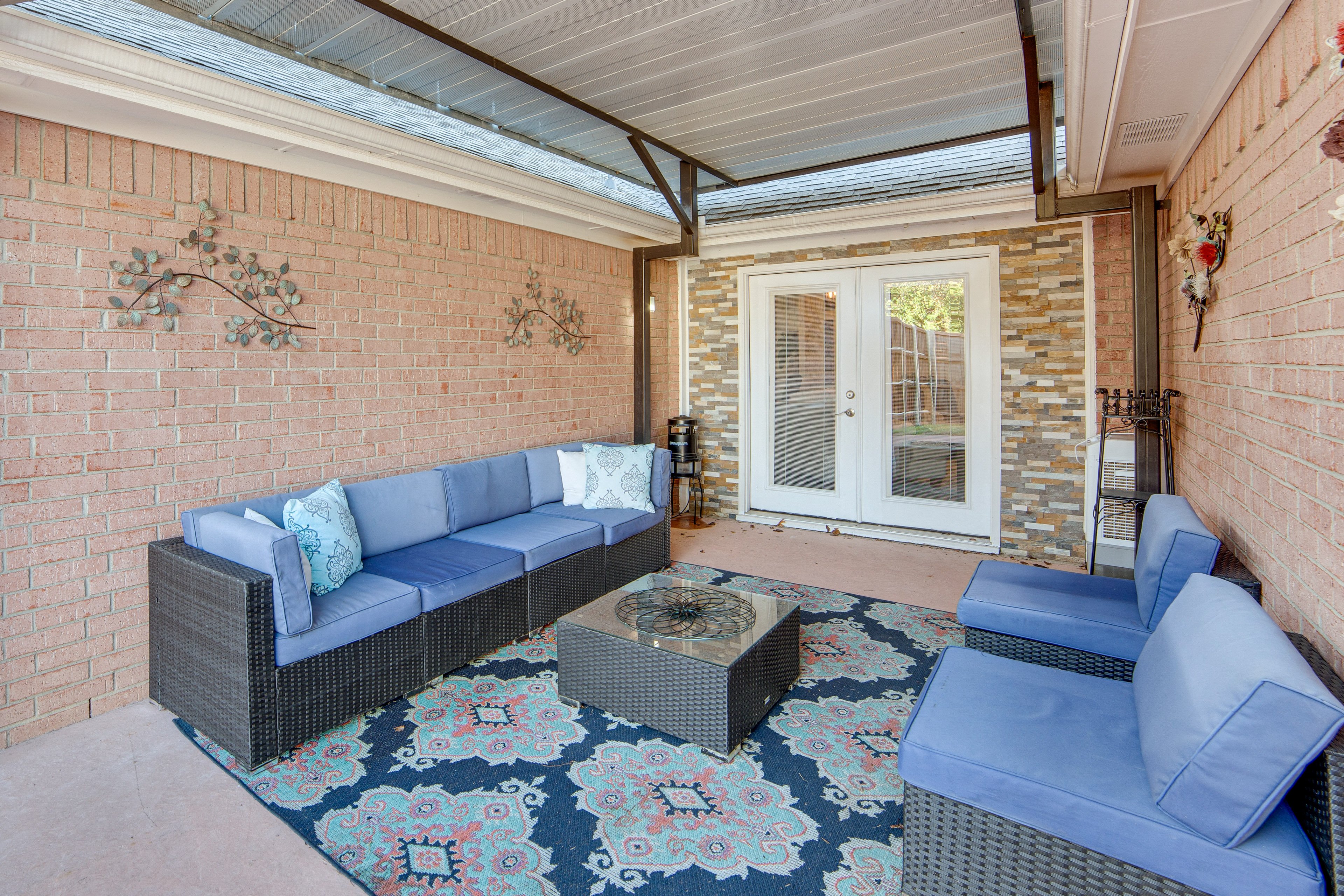 Covered Patio | Lounge Seating