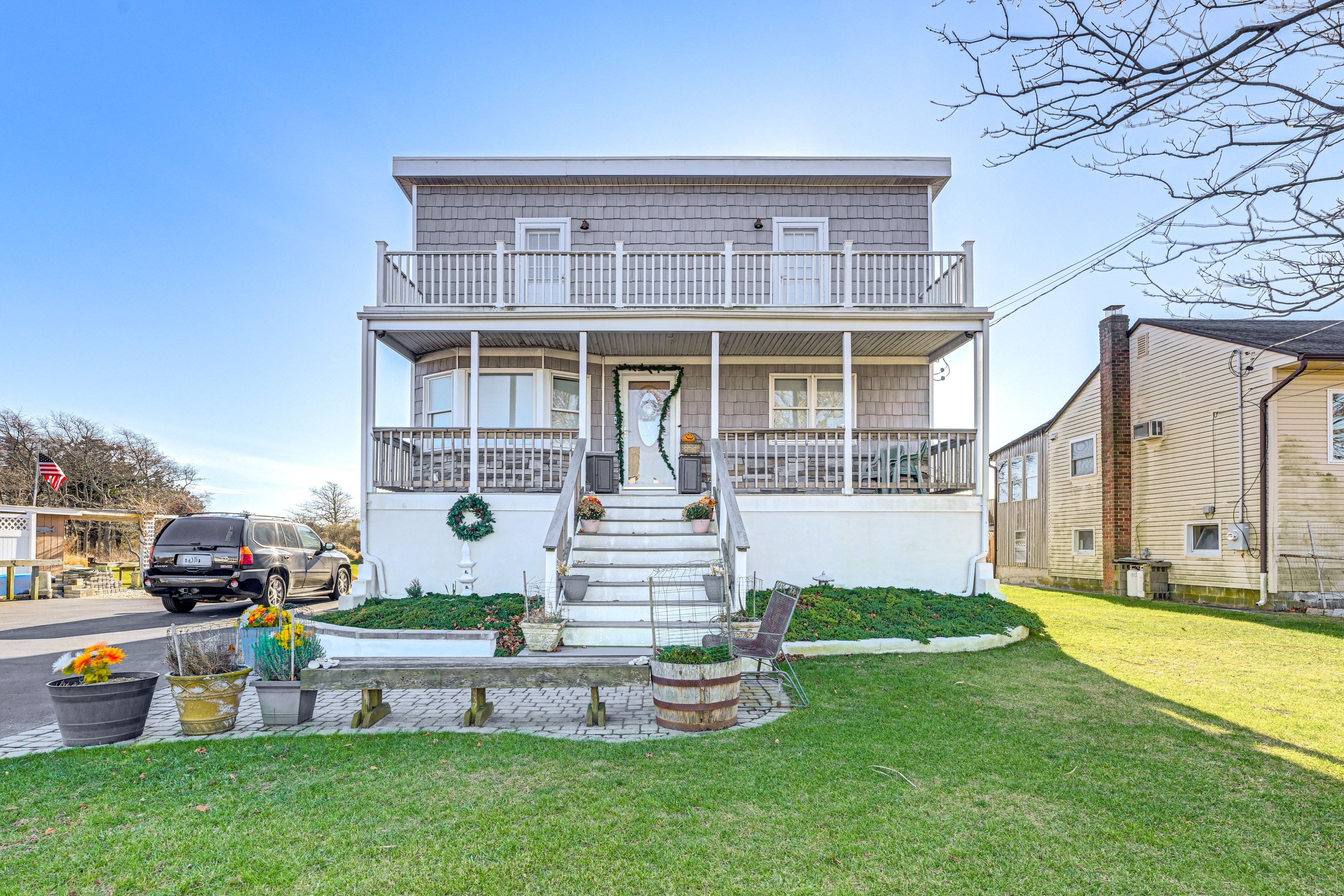 Exterior | Shared Driveway (3 Vehicles)