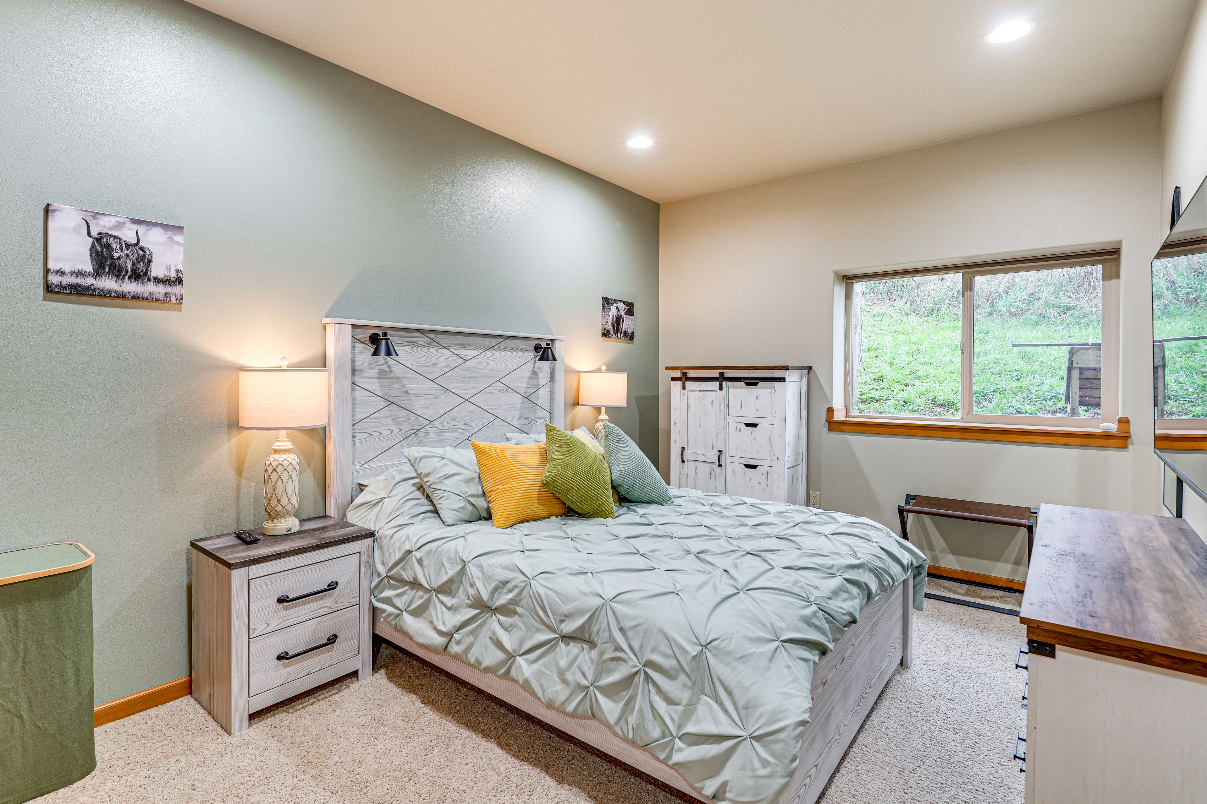 Bedroom 2 | Queen Bed | Smart TV