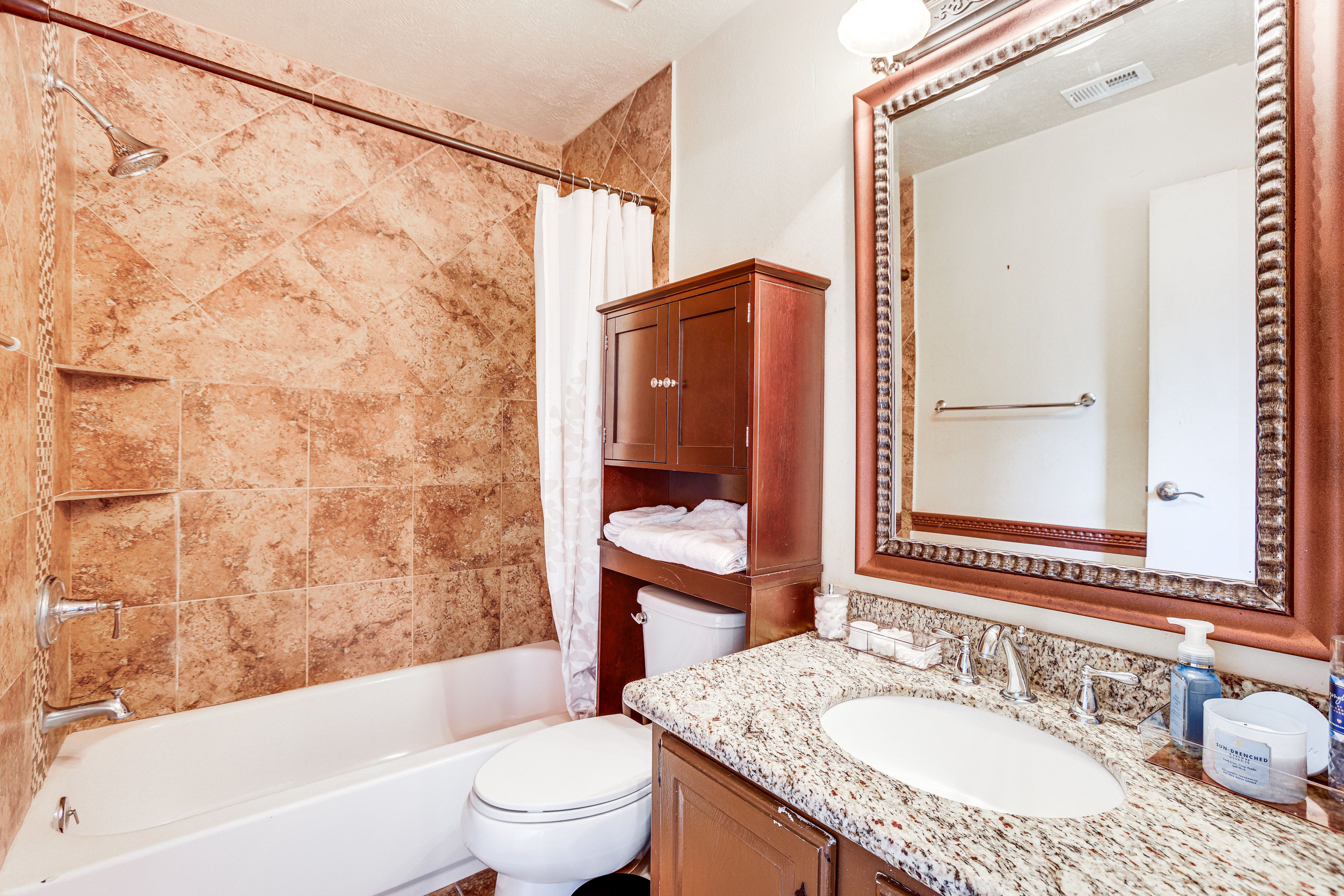 Full Bathroom | 2nd Floor