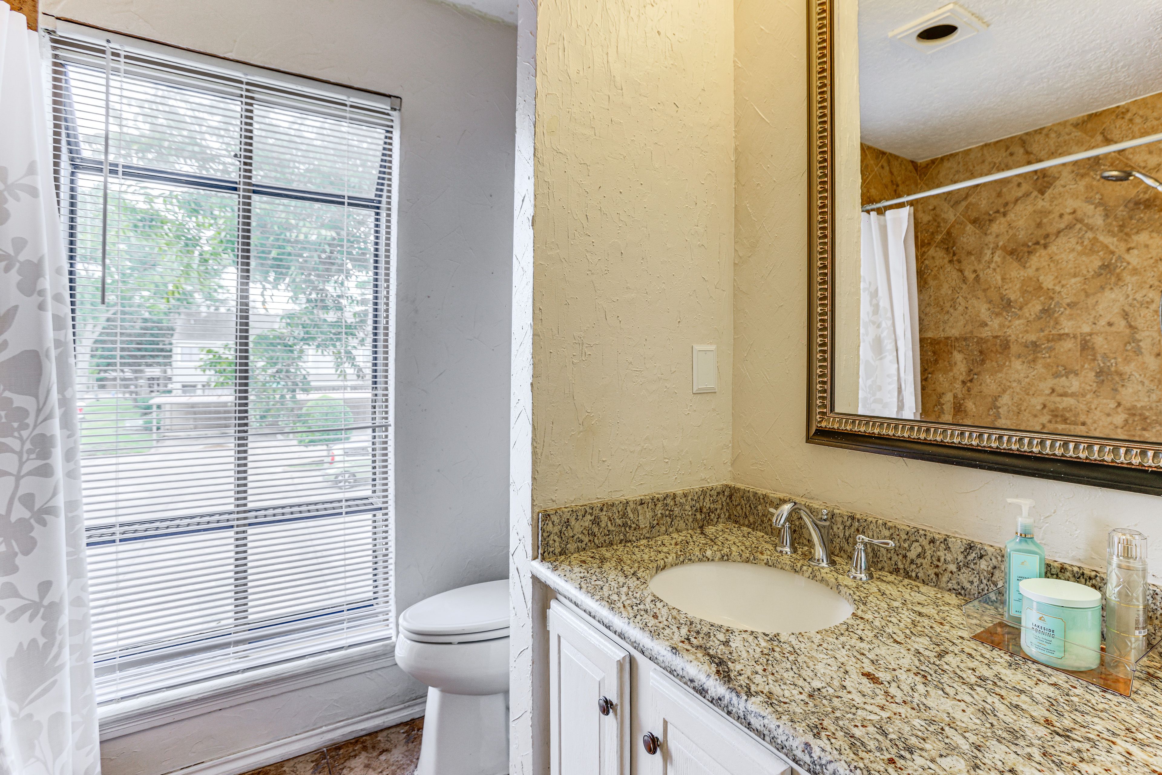 Full Bathroom | 2nd Floor