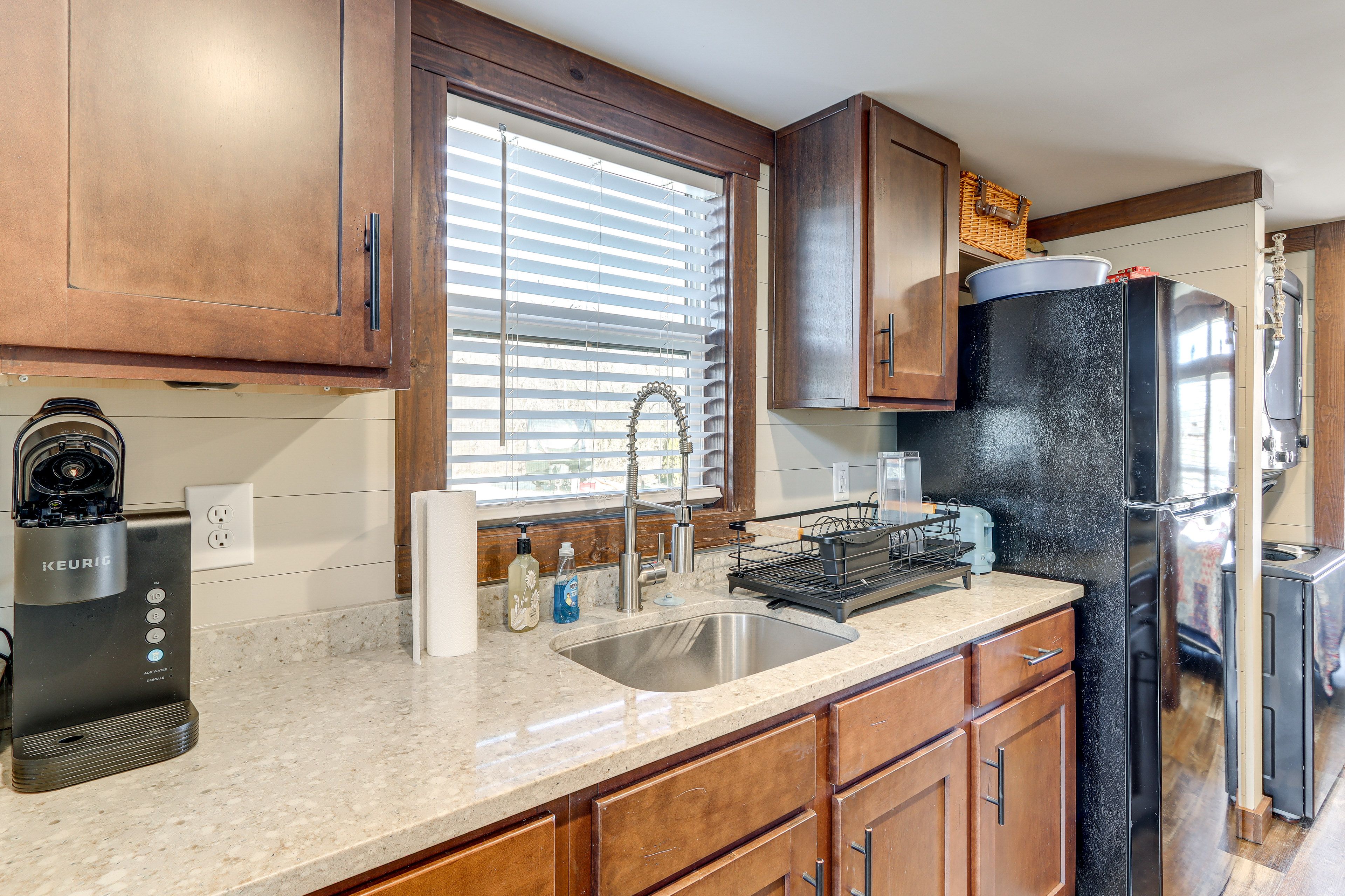 Kitchen | Stove/Oven | Microwave | Main Level