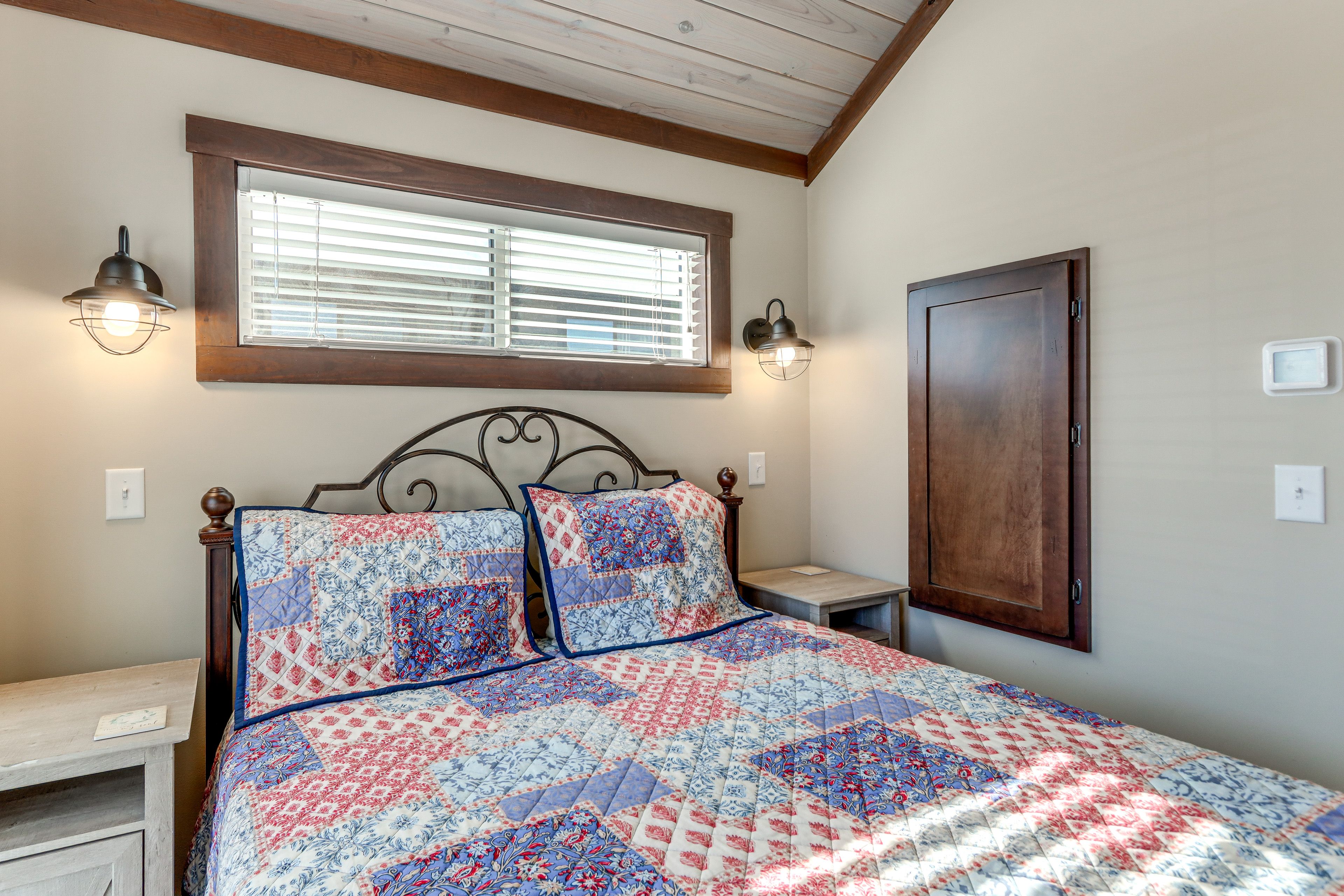 Bedroom | Queen Bed | Smart TV | Main Level