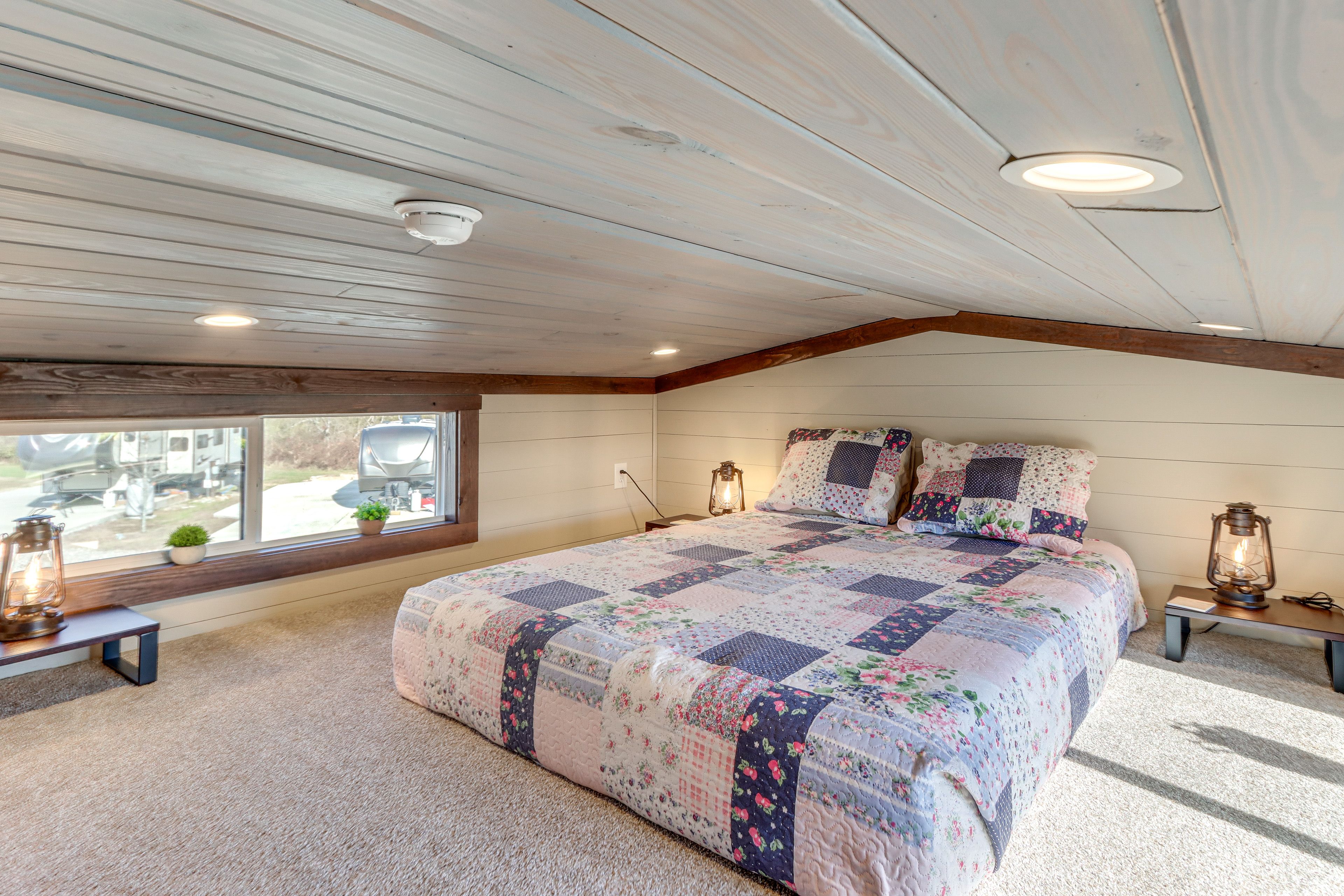 Loft | Queen Floor Mattress | Twin Floor Mattress | Upper Level