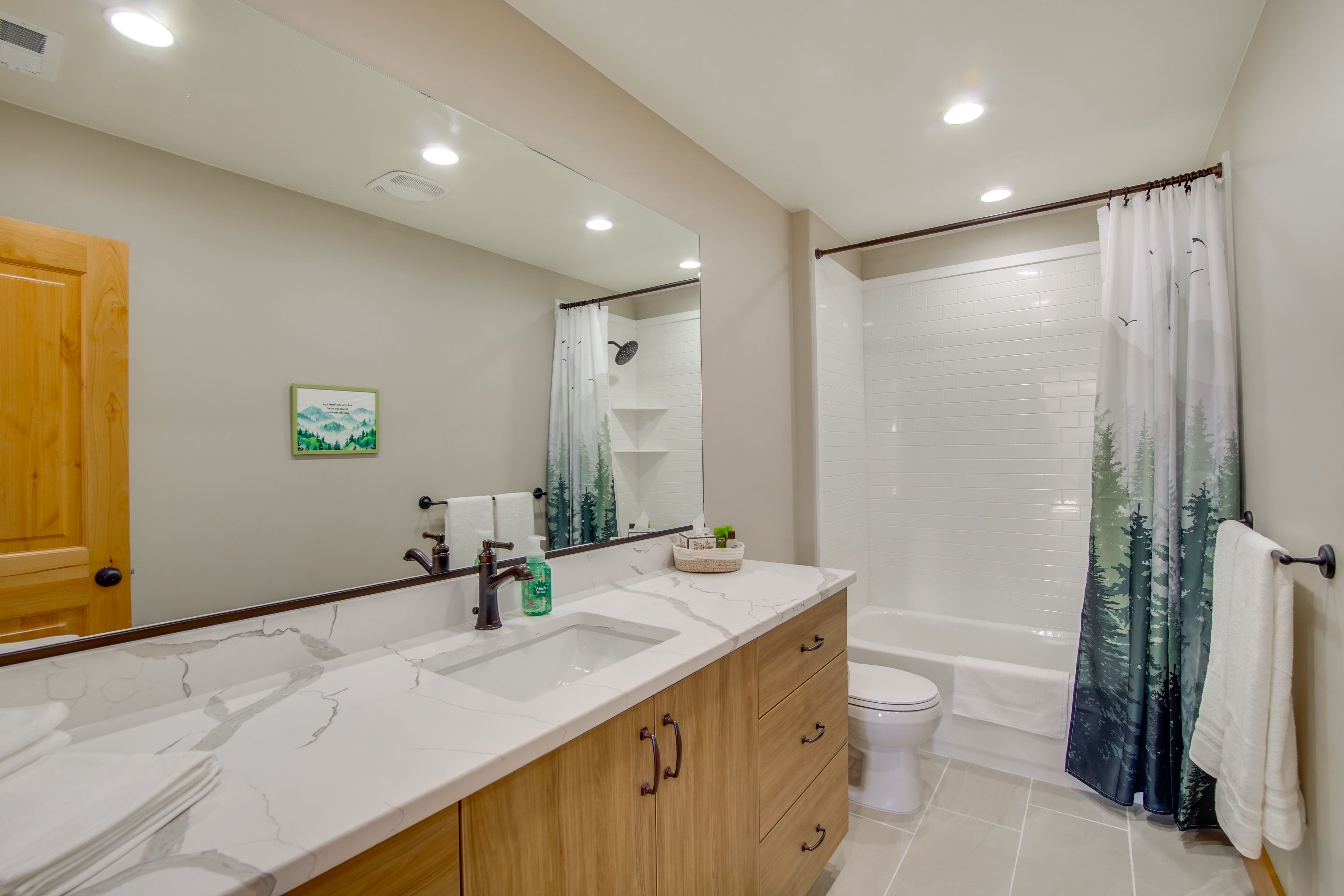 Full Bathroom | 2nd Floor