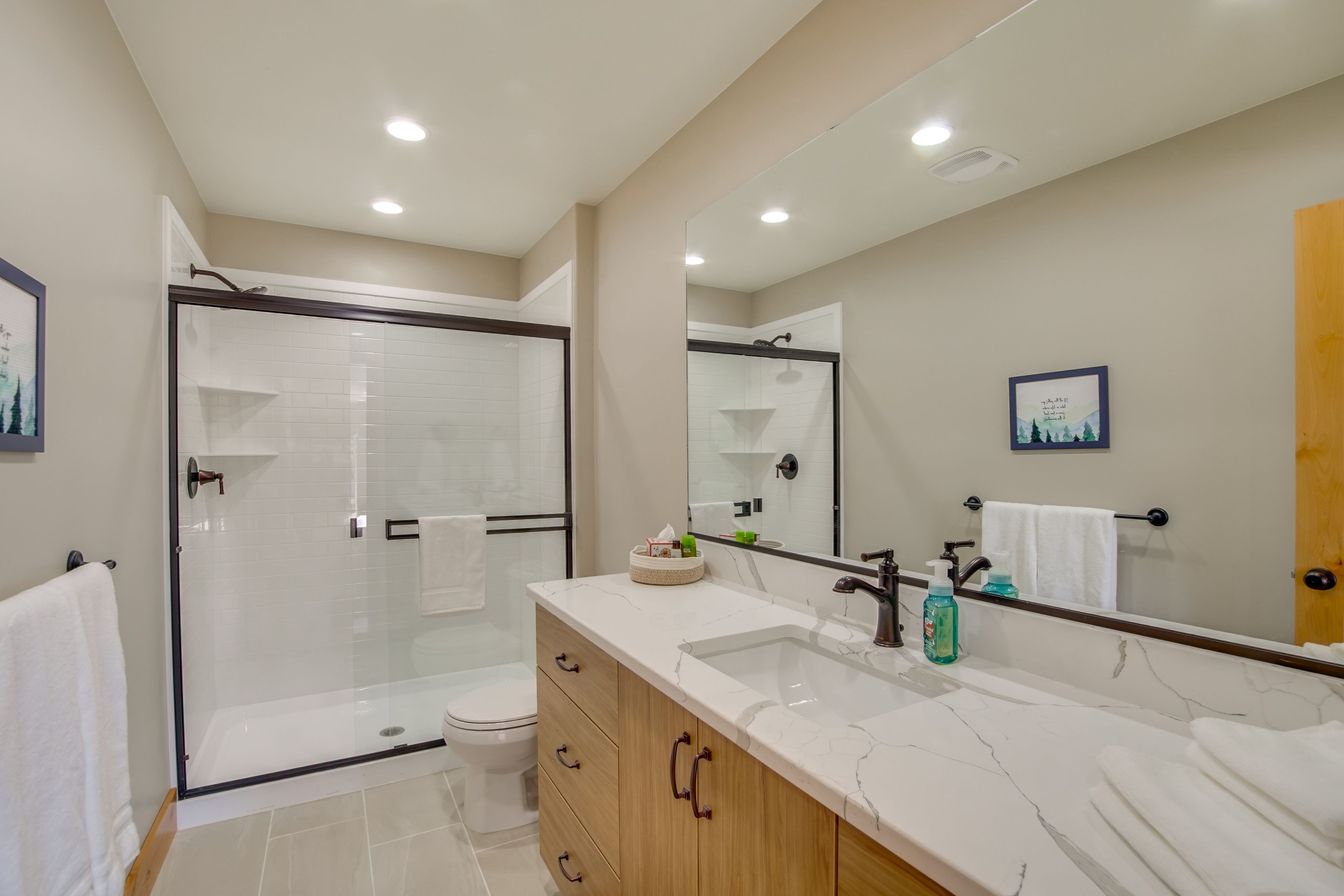 Full Bathroom | 2nd Floor
