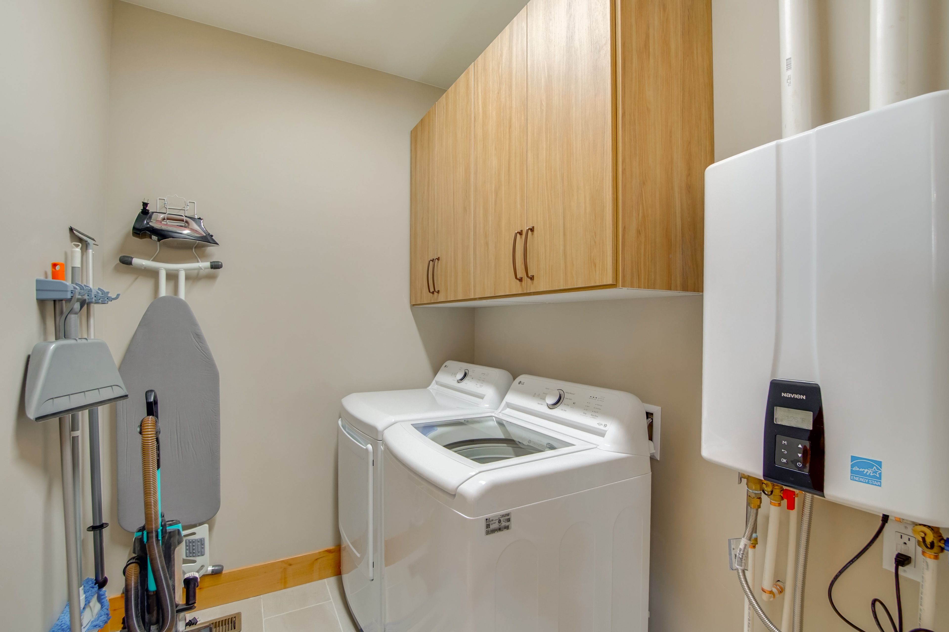 Laundry Room | Washer/Dryer | Iron/Board