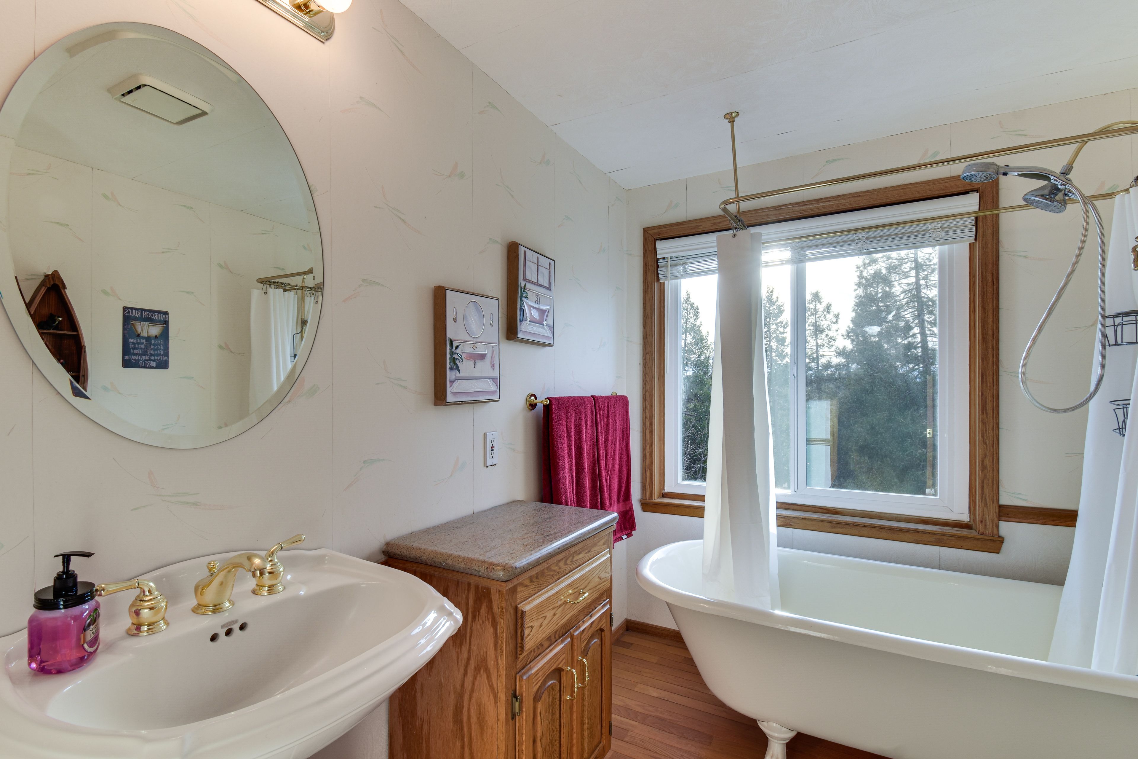 Bathroom | 2nd Floor