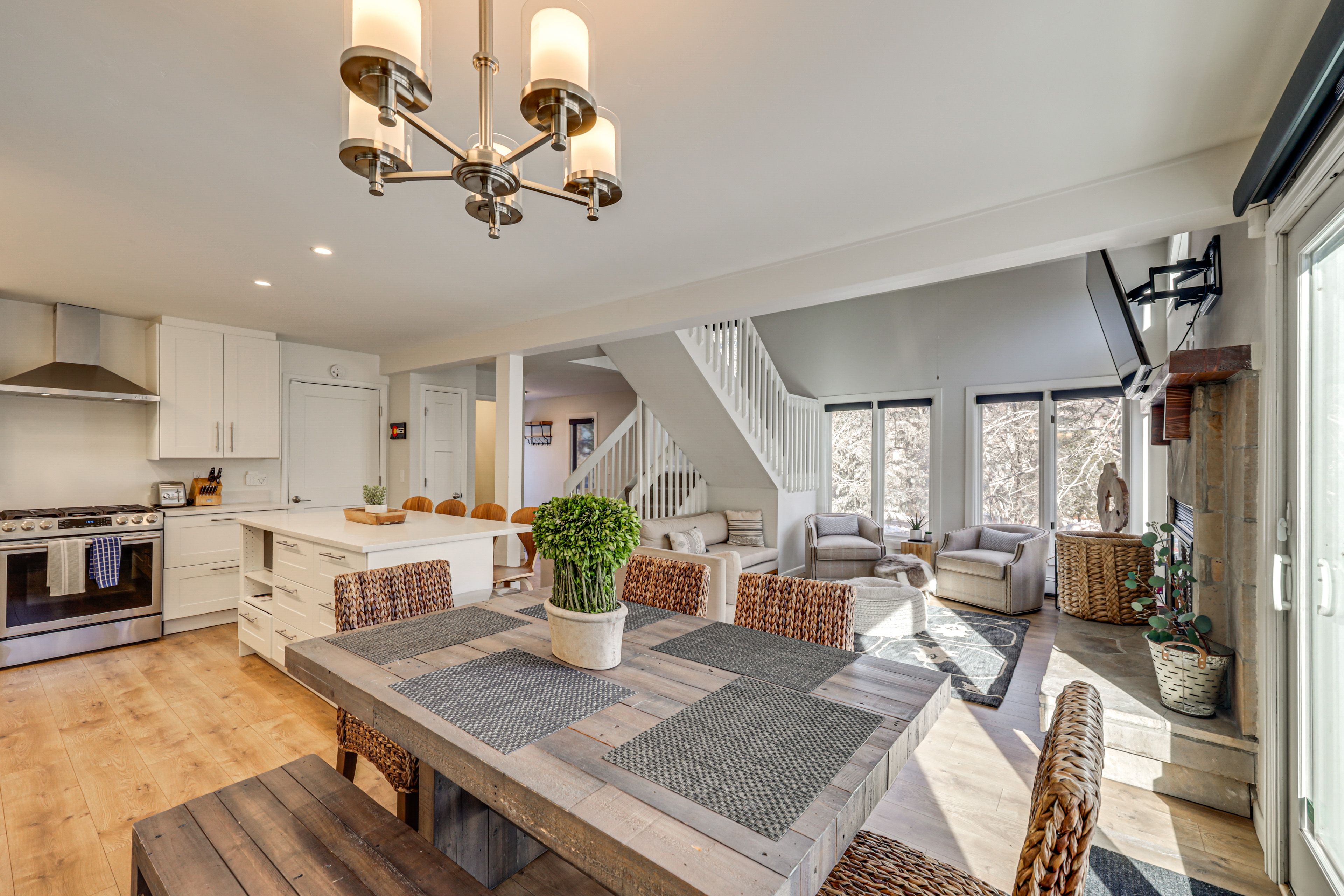 Dining Area | Dishware/Flatware Provided | Main Level